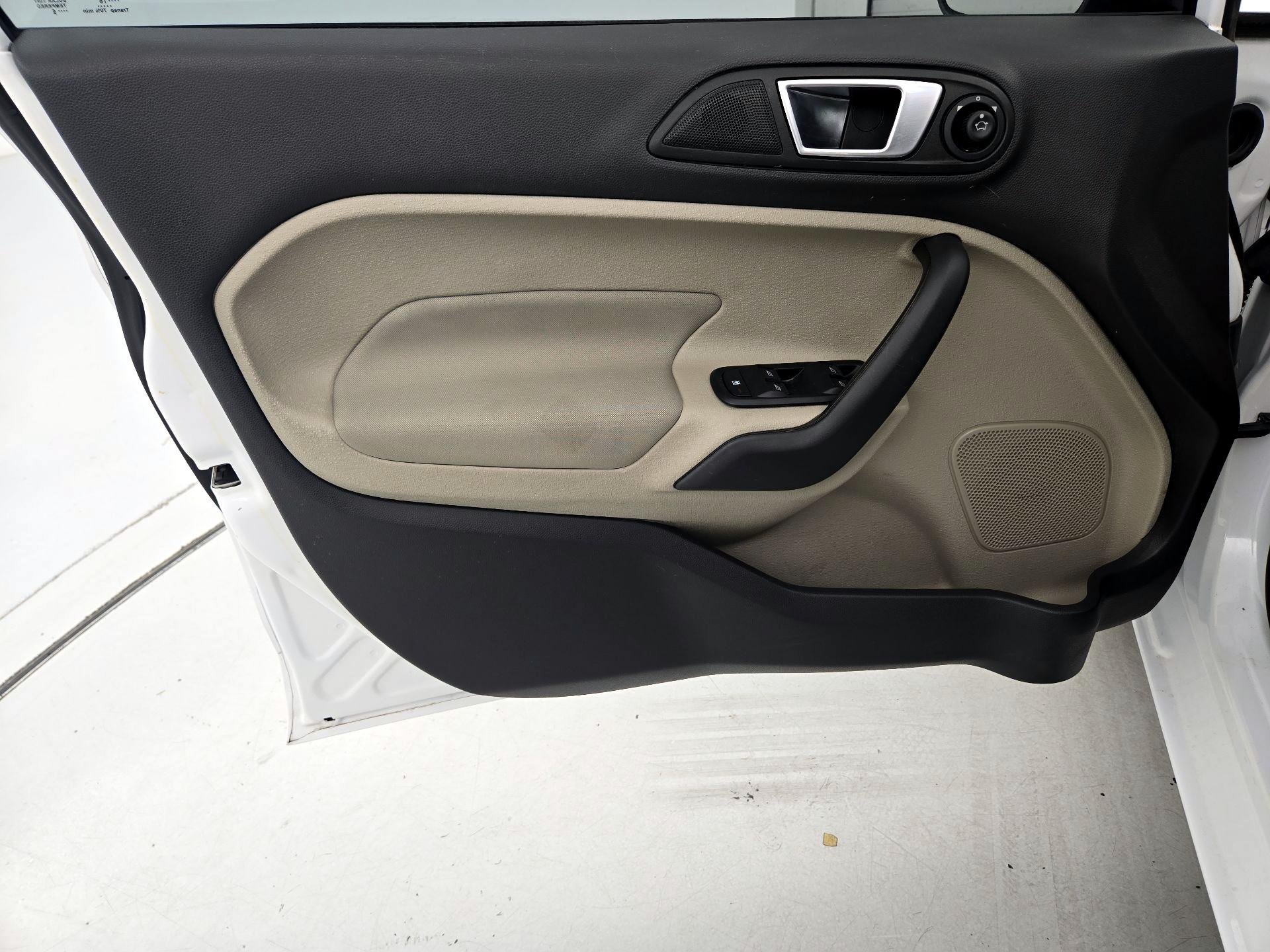 Thumbnail: 2016 Ford Fiesta - 12