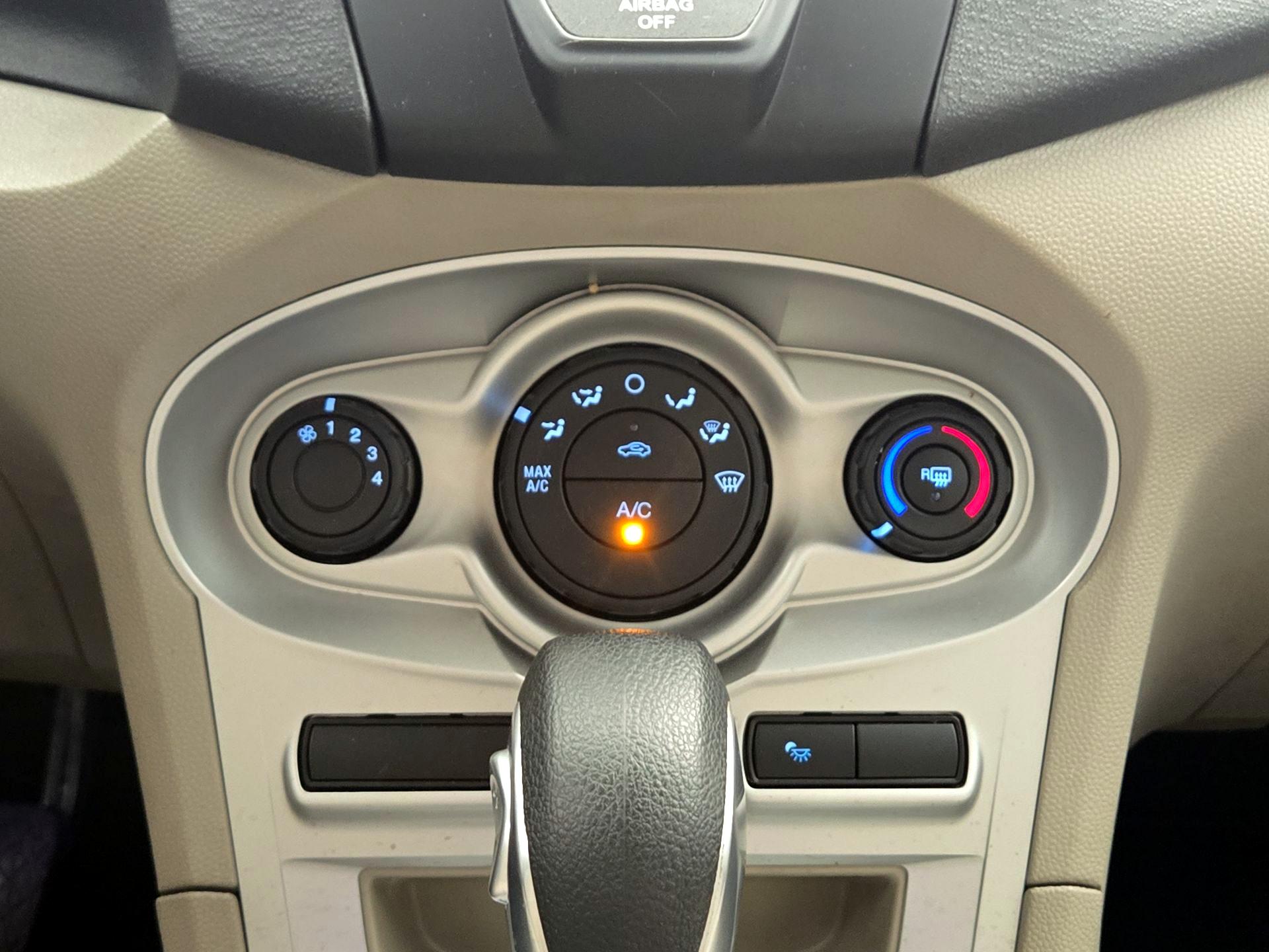 Thumbnail: 2016 Ford Fiesta - 15