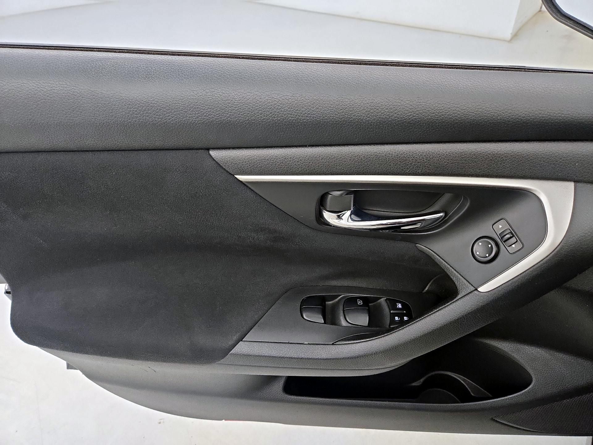 Thumbnail: 2015 Nissan Altima - 12