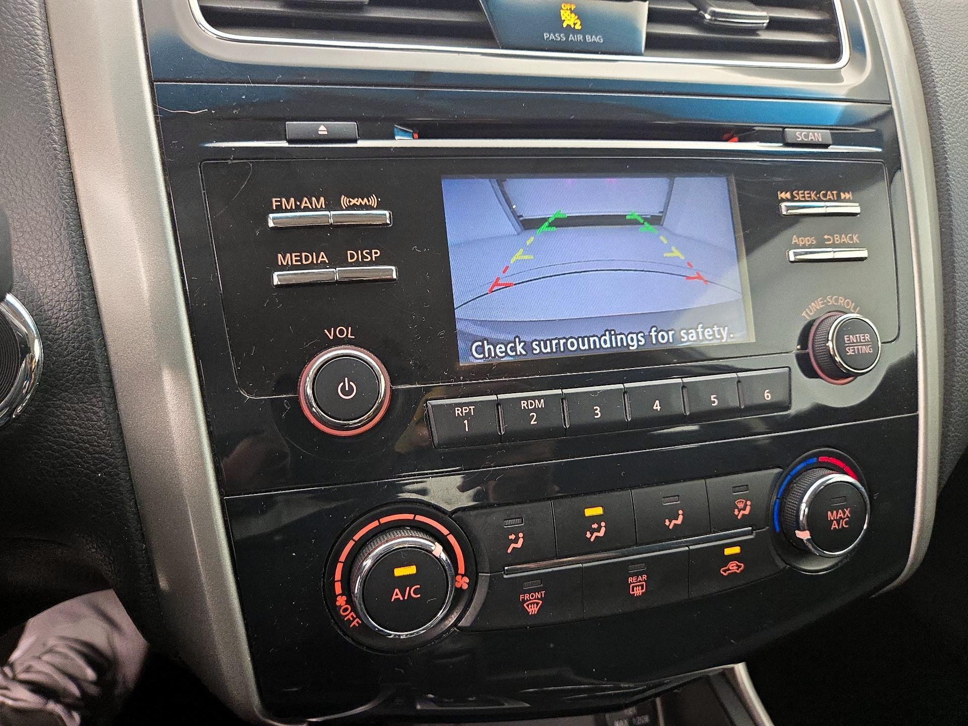Thumbnail: 2015 Nissan Altima - 14