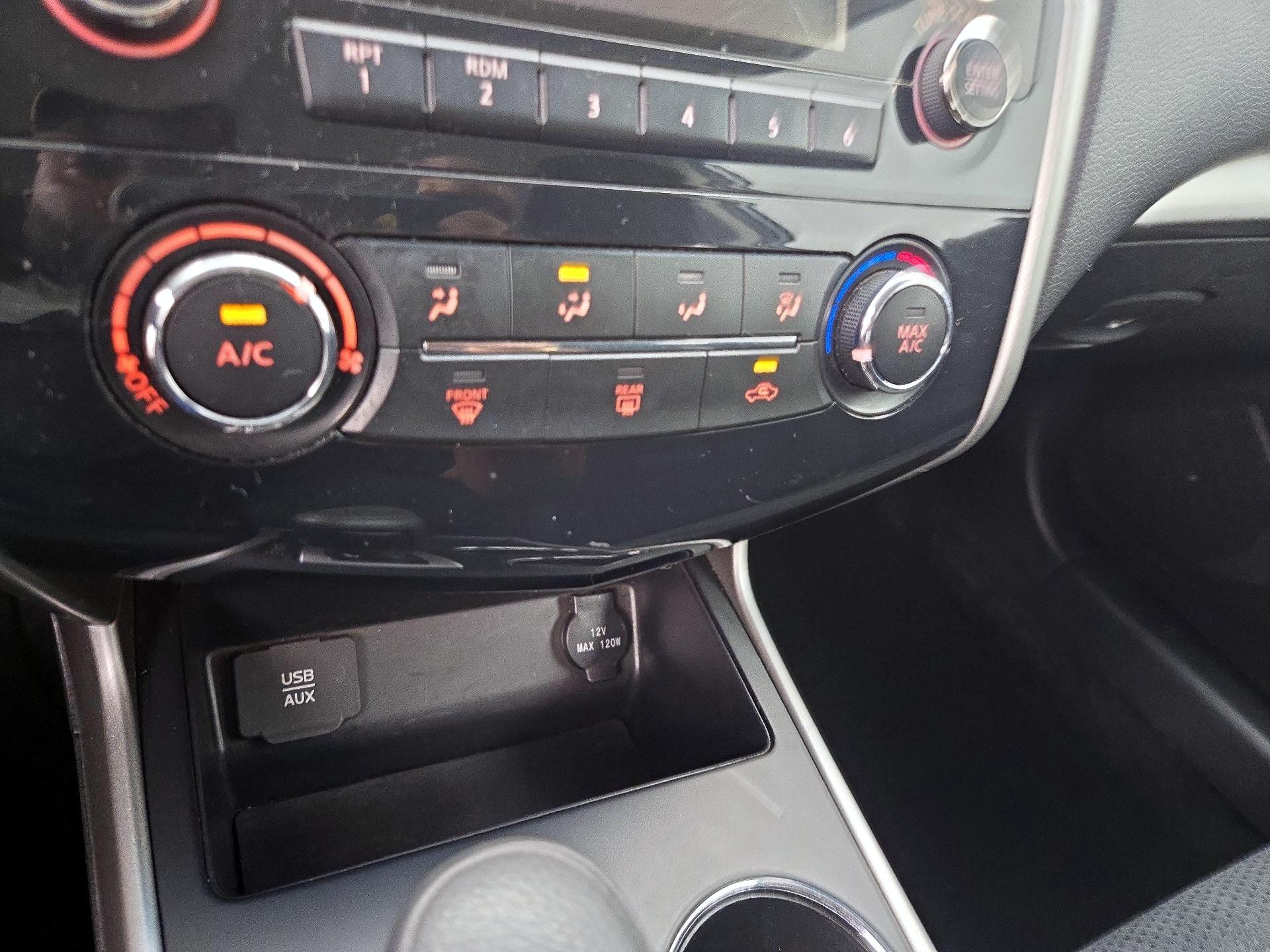 Thumbnail: 2015 Nissan Altima - 16
