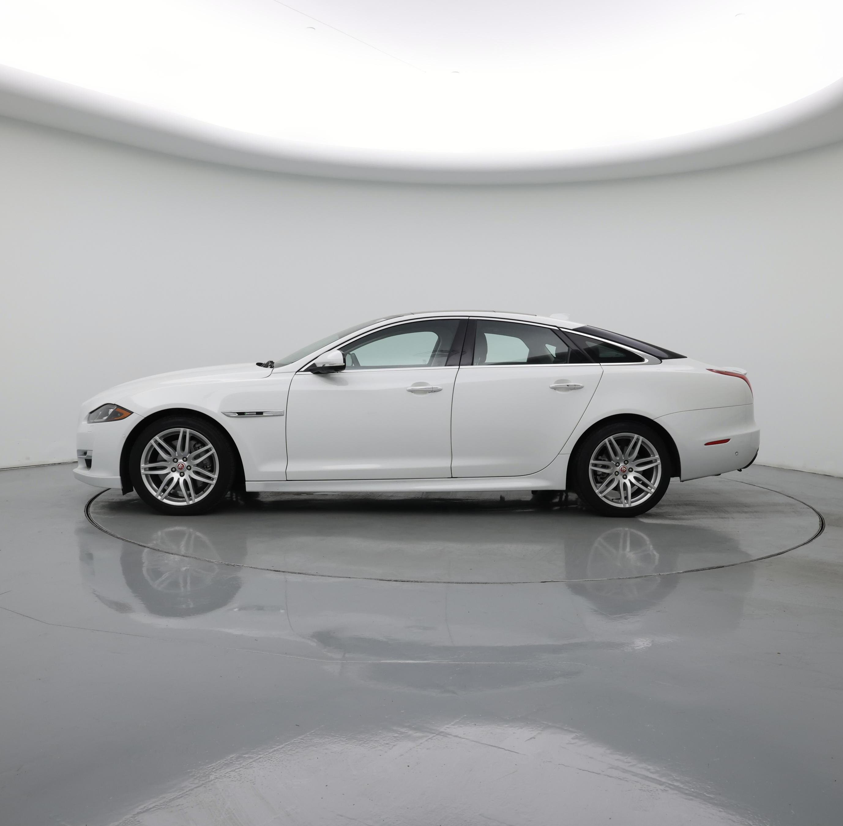 Thumbnail: 2019 Jaguar XJ - 3