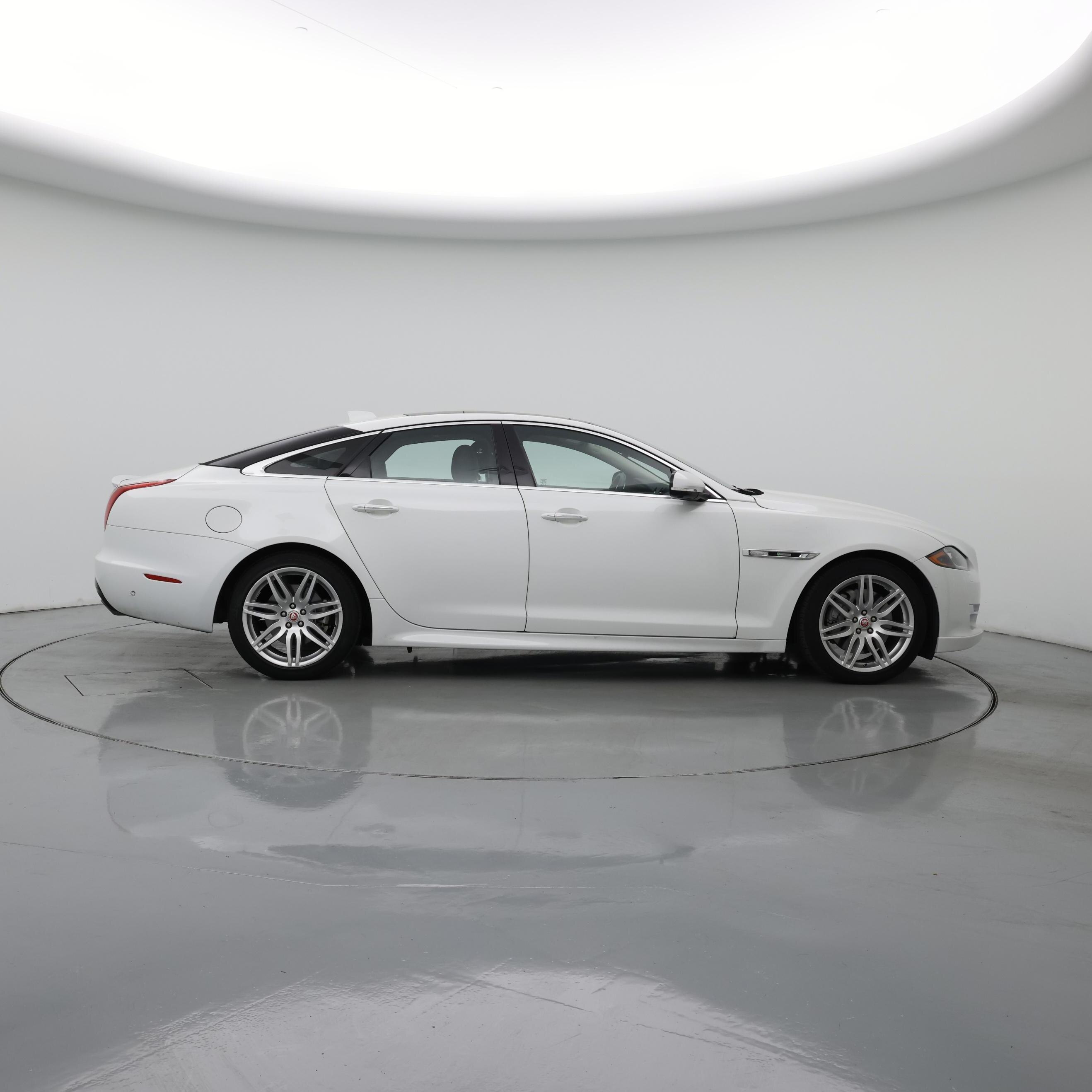 Thumbnail: 2019 Jaguar XJ - 7
