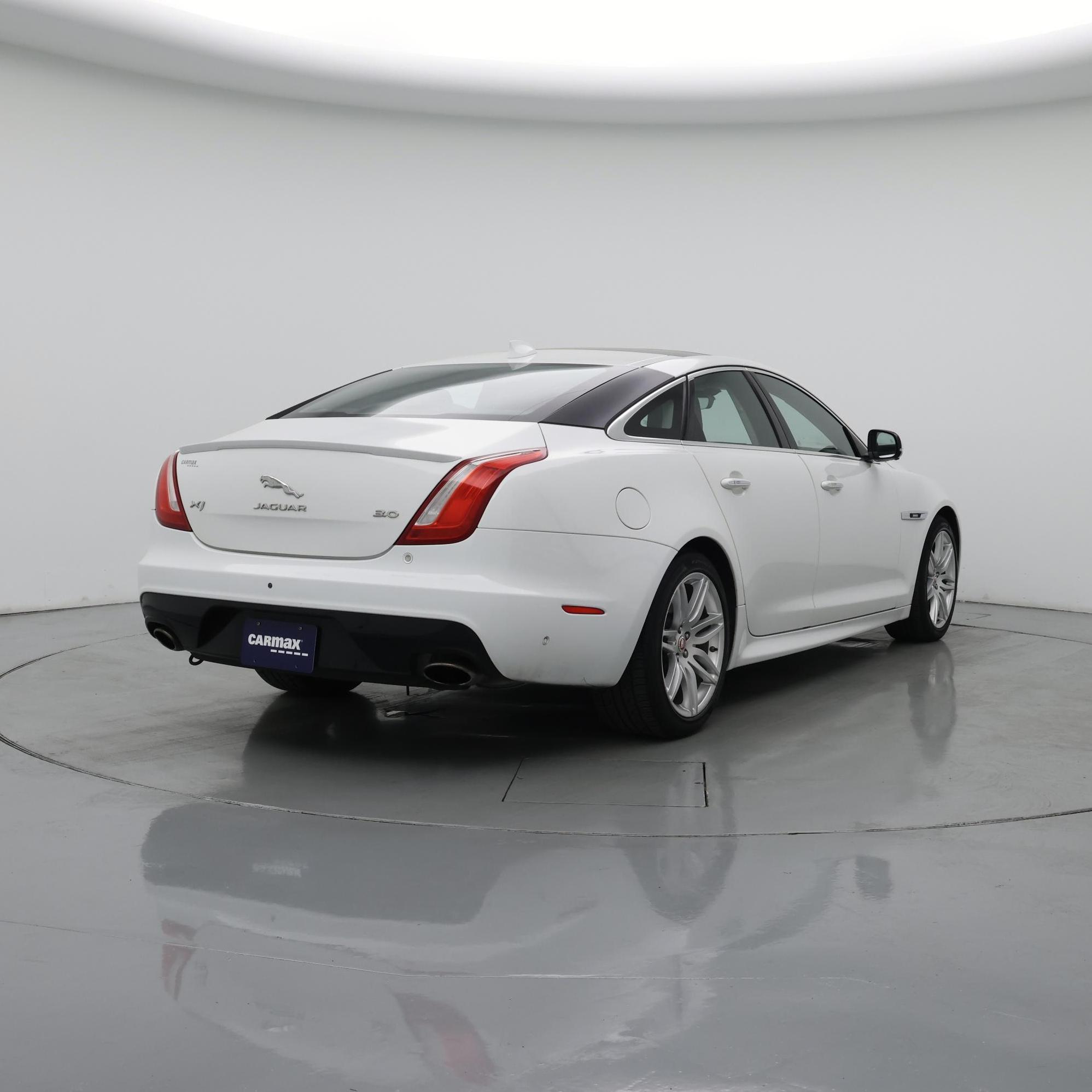 Thumbnail: 2019 Jaguar XJ - 8