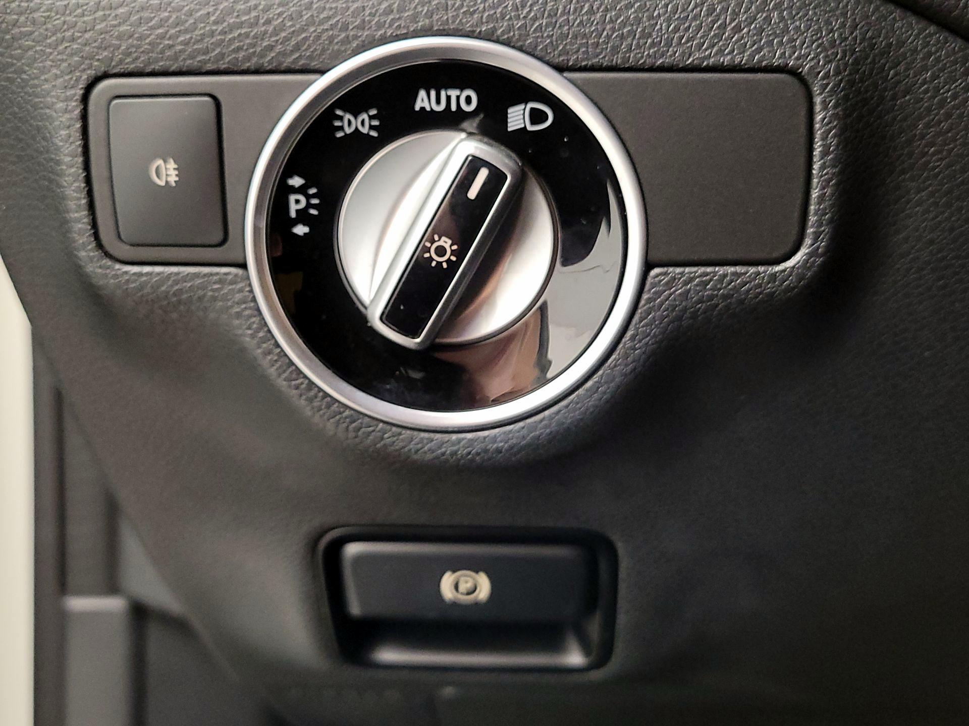 Thumbnail: 2015 Mercedes-Benz CLA - 13