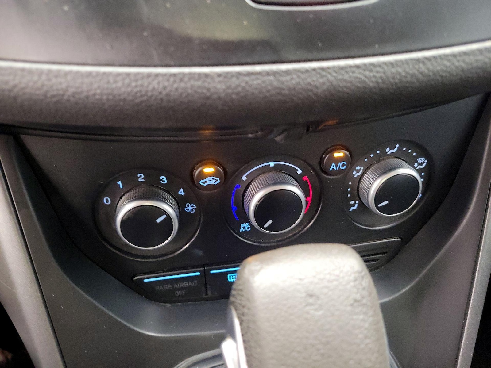 2014 Ford Escape S - Photo 17