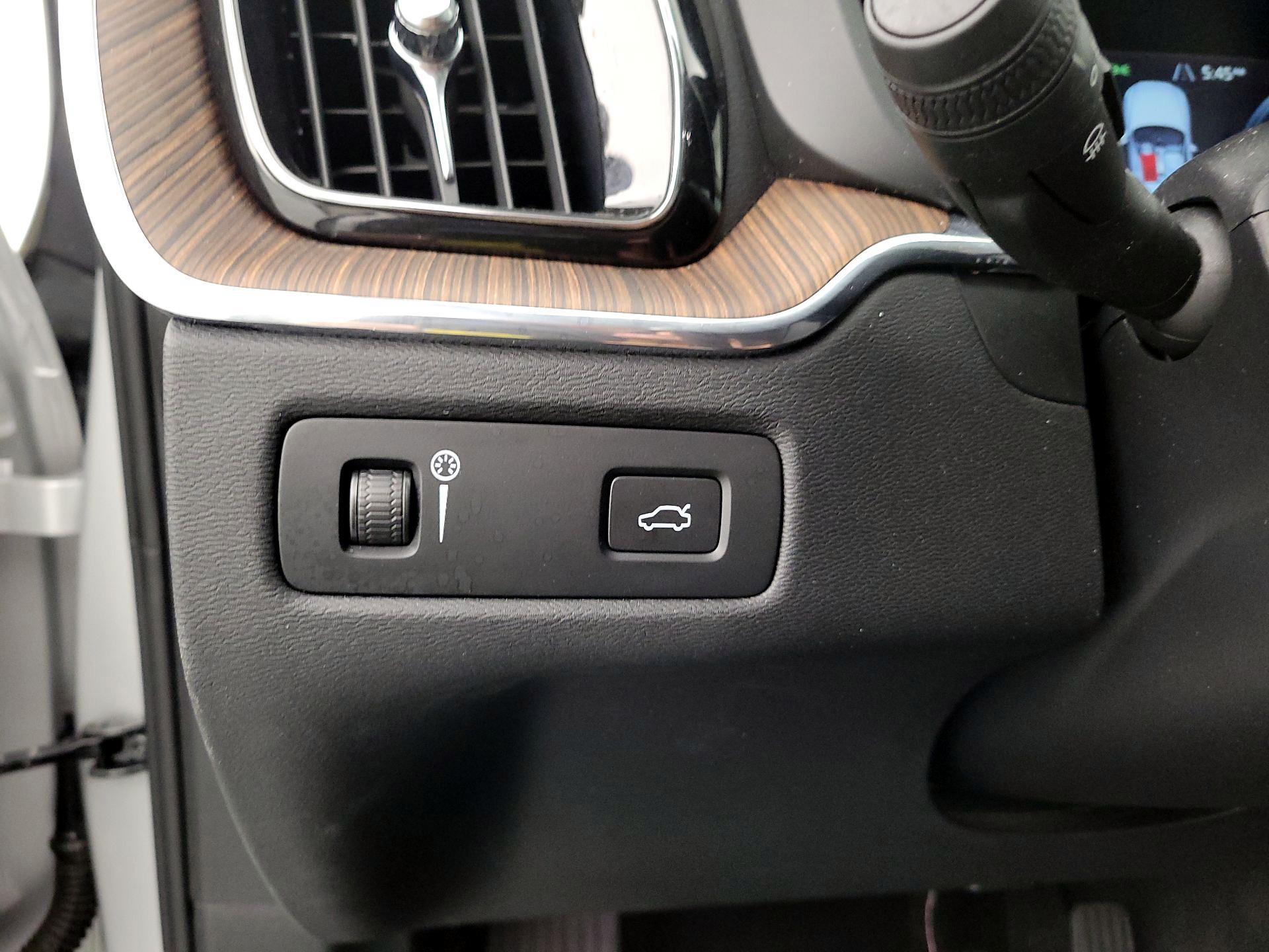 Thumbnail: 2021 Volvo XC60 - 13