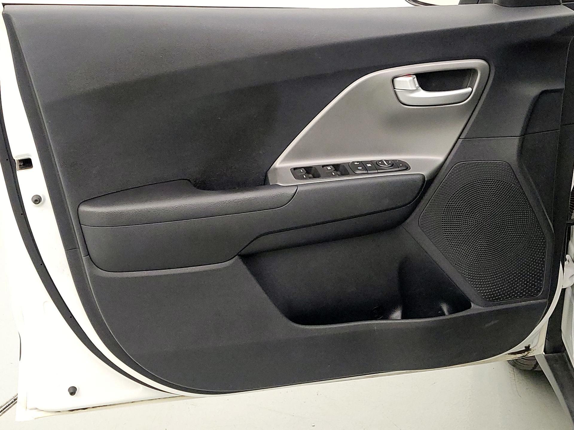 Thumbnail: 2019 Kia Niro - 12