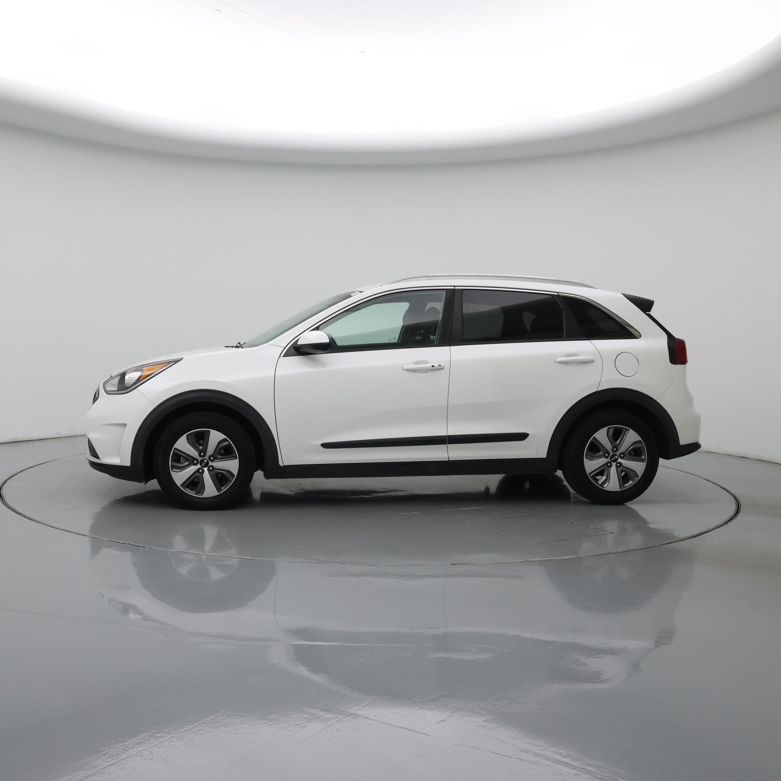 Thumbnail: 2019 Kia Niro - 3