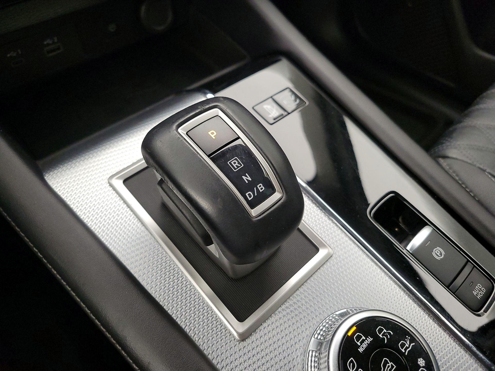 Thumbnail: 2023 Mitsubishi Outlander - 18