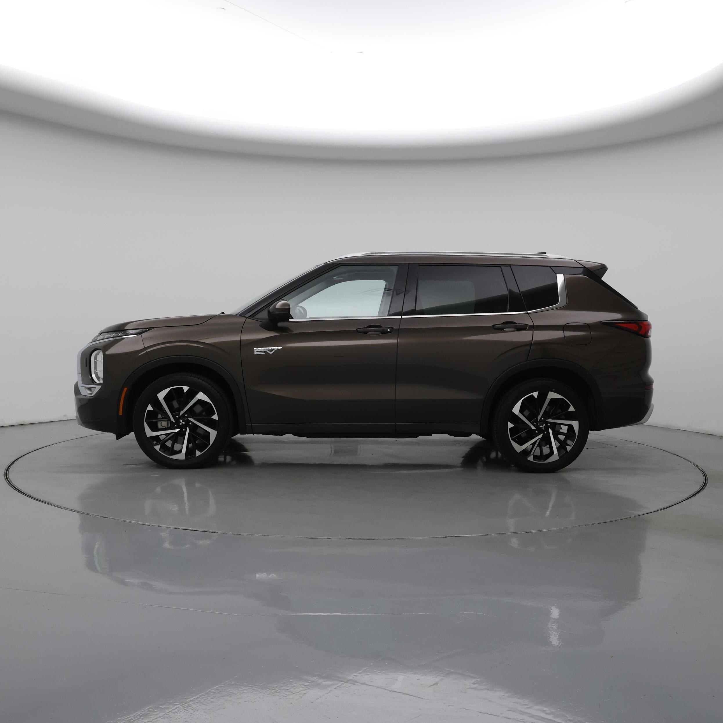 Thumbnail: 2023 Mitsubishi Outlander - 3