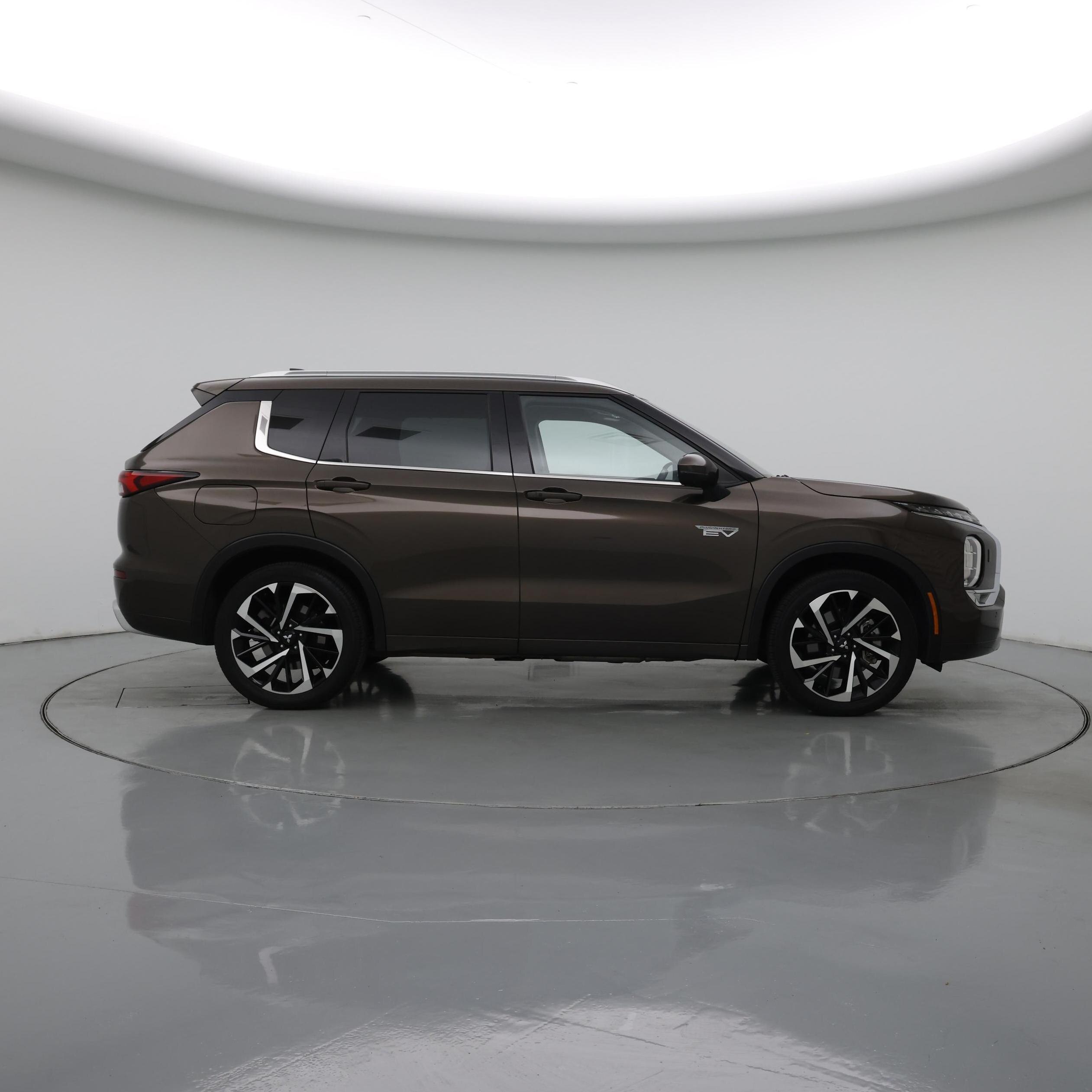 Thumbnail: 2023 Mitsubishi Outlander - 7