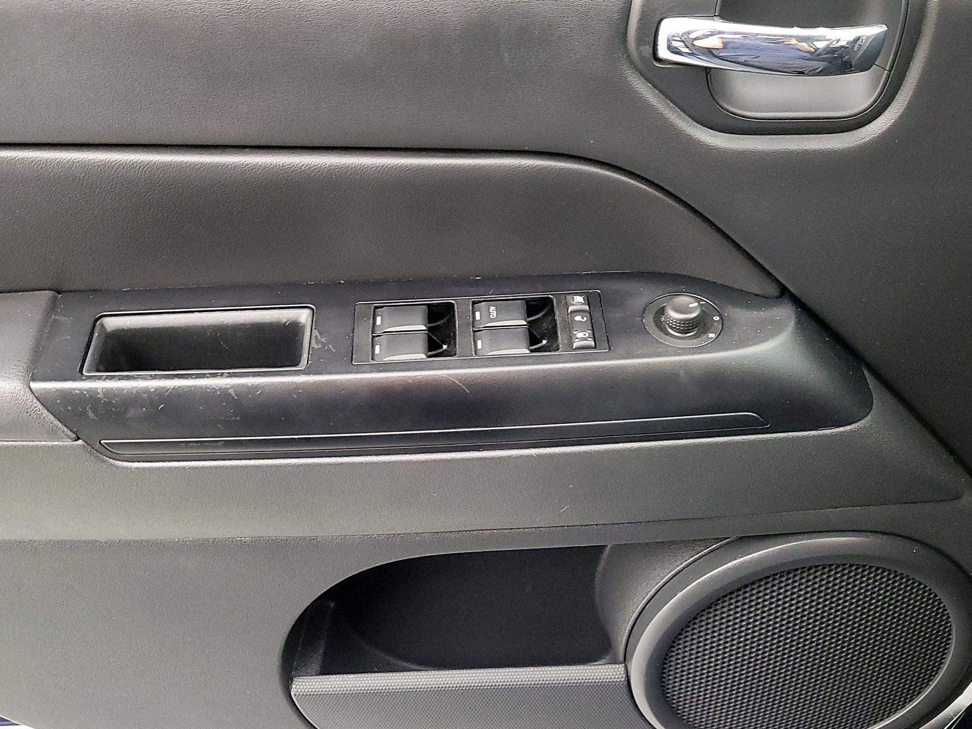Thumbnail: 2014 Jeep Compass - 12