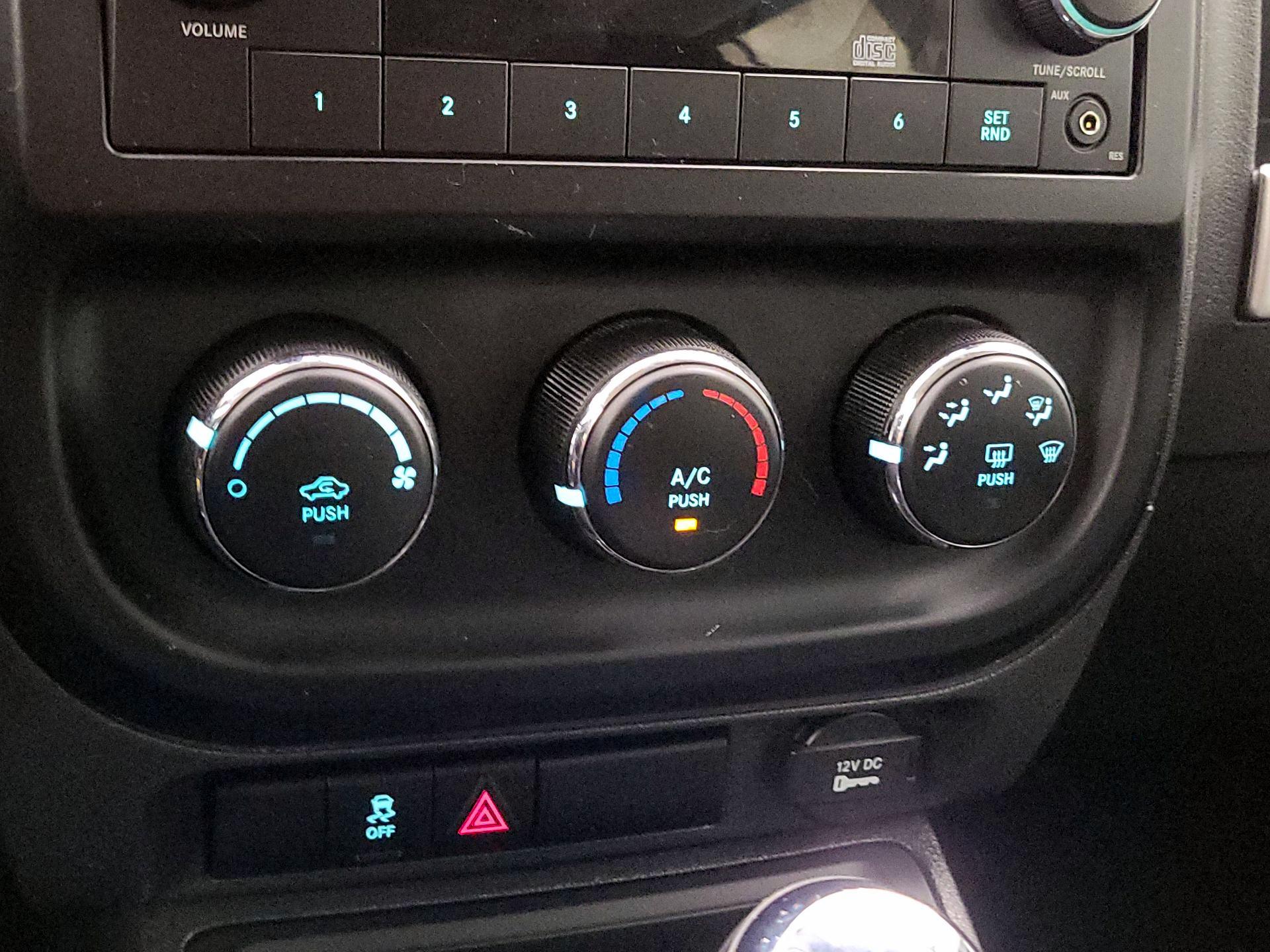 Thumbnail: 2014 Jeep Compass - 14