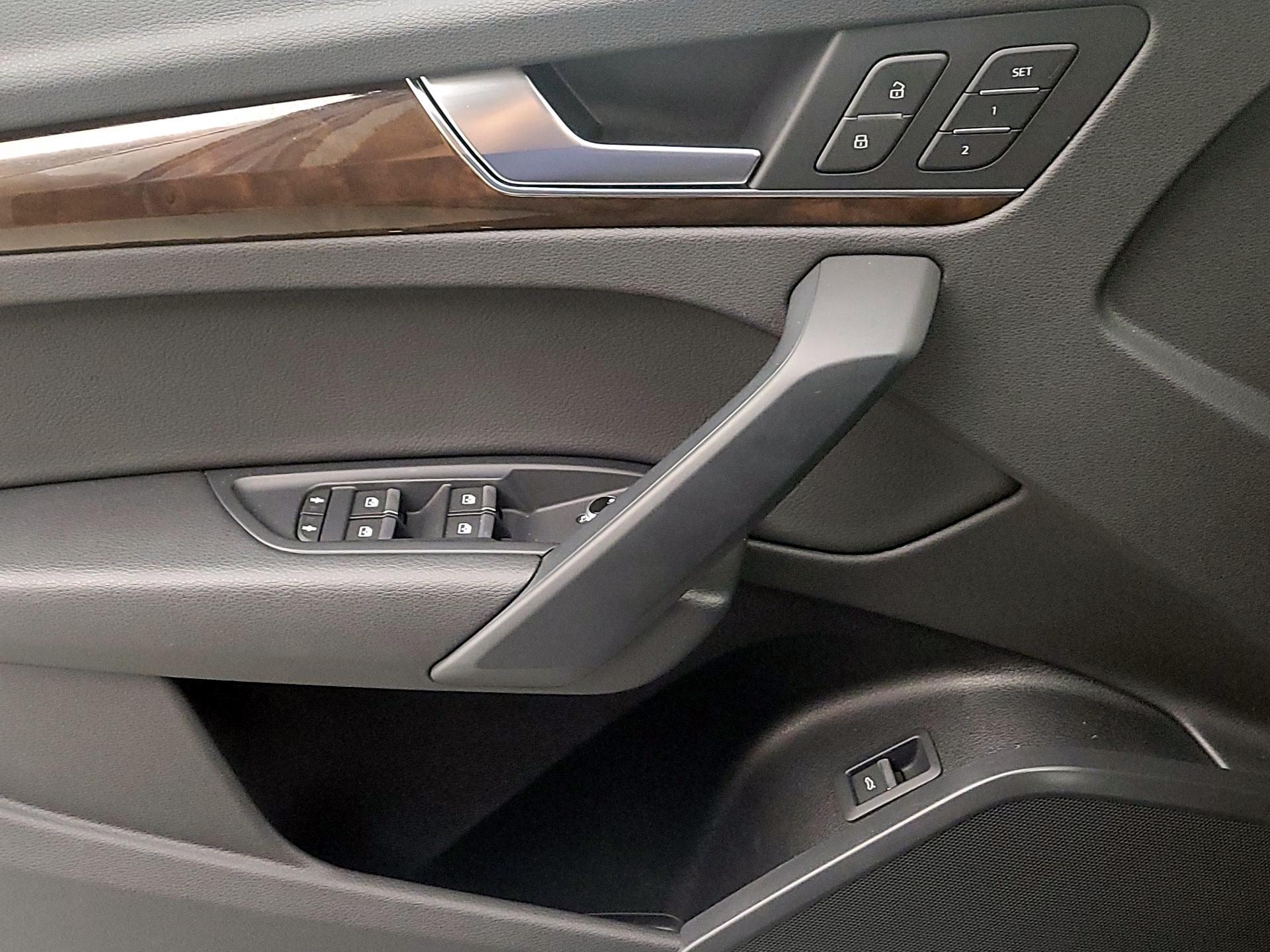 Thumbnail: 2020 Audi Q5 - 12