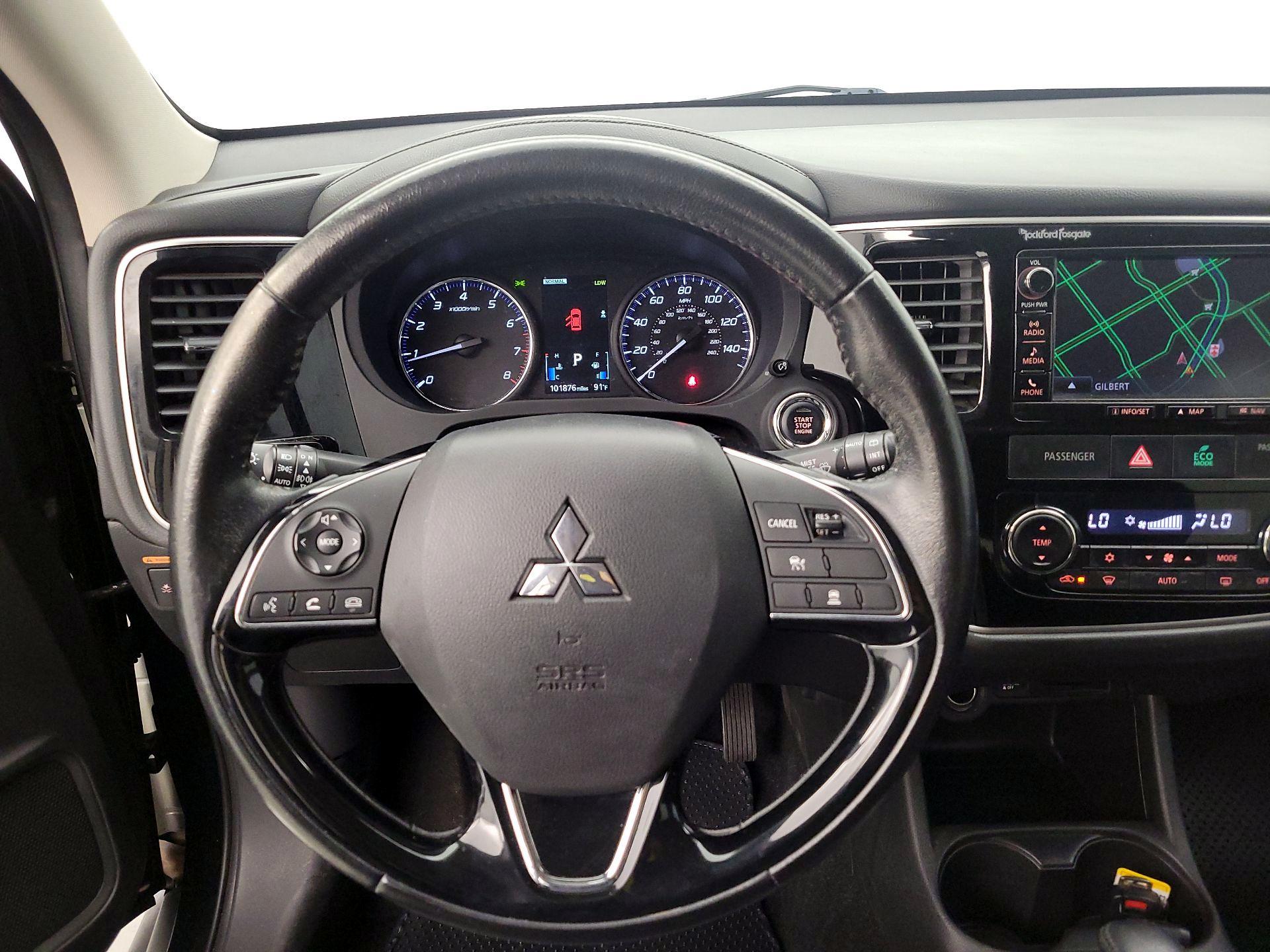 Thumbnail: 2016 Mitsubishi Outlander - 10