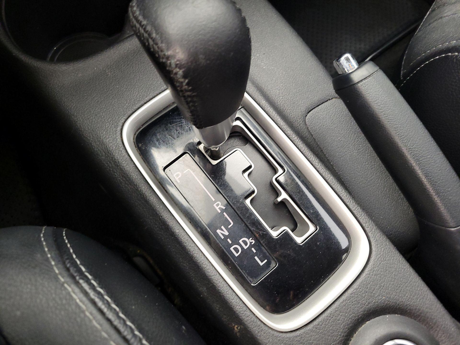 Thumbnail: 2016 Mitsubishi Outlander - 18