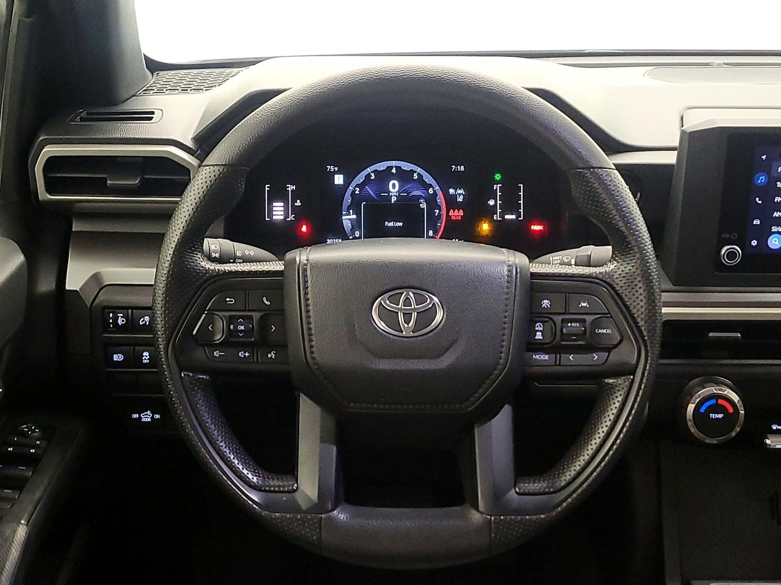 2025 Toyota Tacoma SR5 - Photo 11