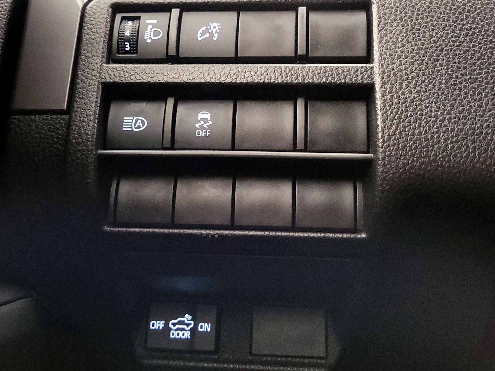 2025 Toyota Tacoma SR5 - Photo 14