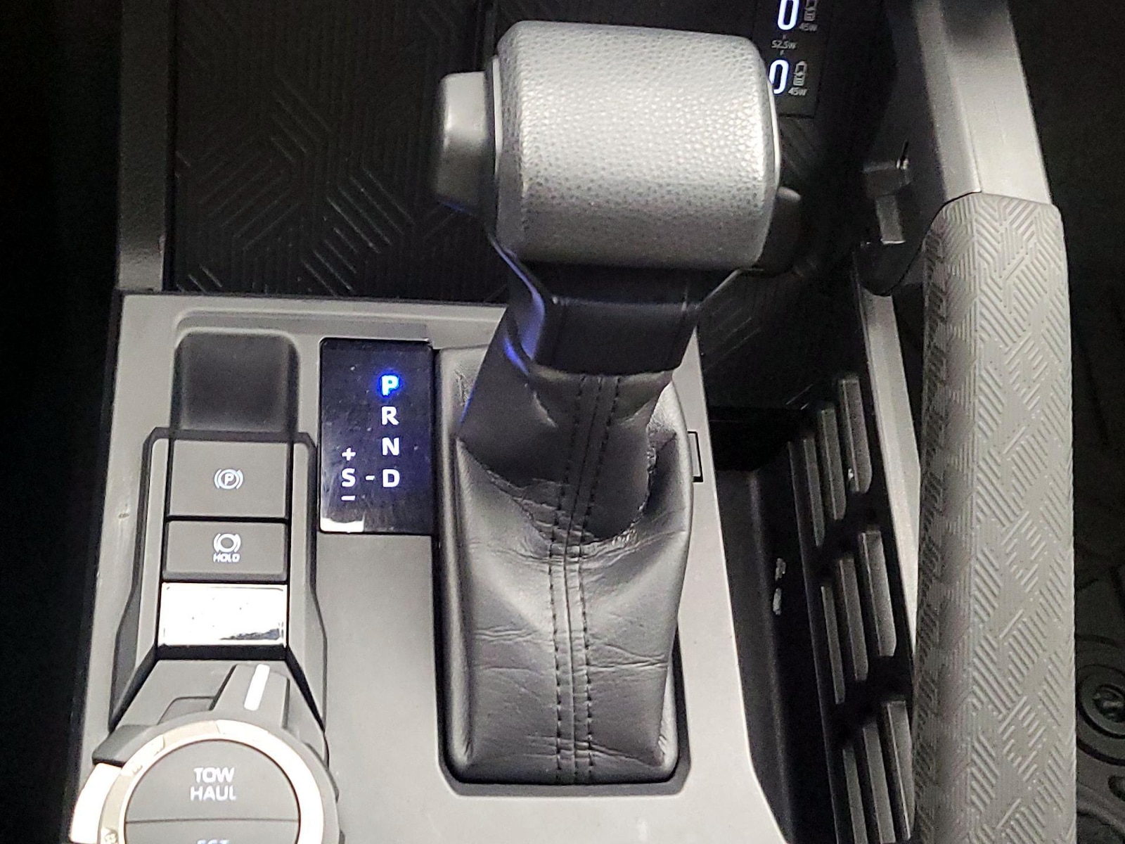 2025 Toyota Tacoma SR5 - Photo 18