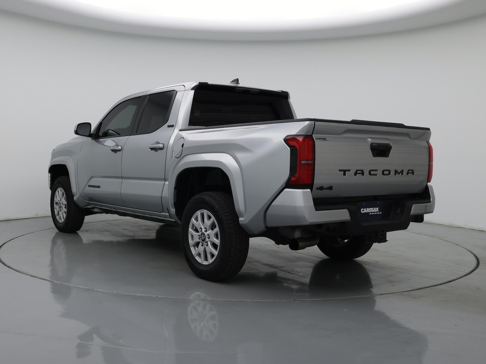 2025 Toyota Tacoma SR5 - Photo 3