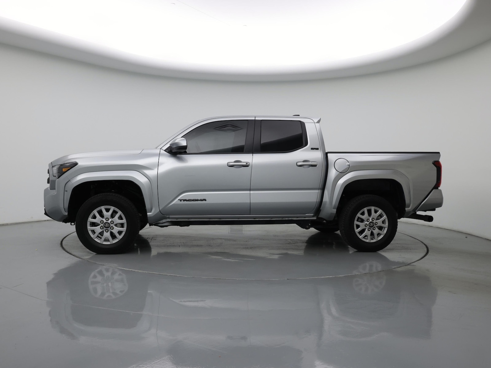 2025 Toyota Tacoma SR5 - Photo 4