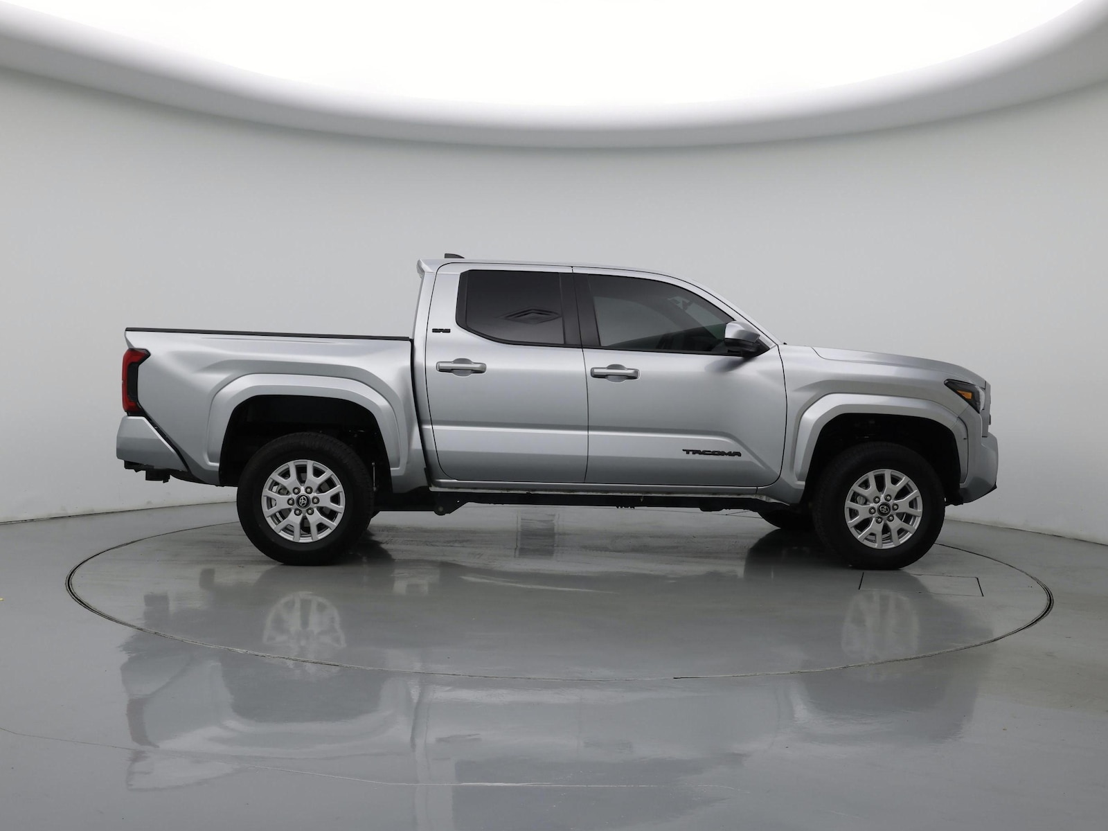 2025 Toyota Tacoma SR5 - Photo 8