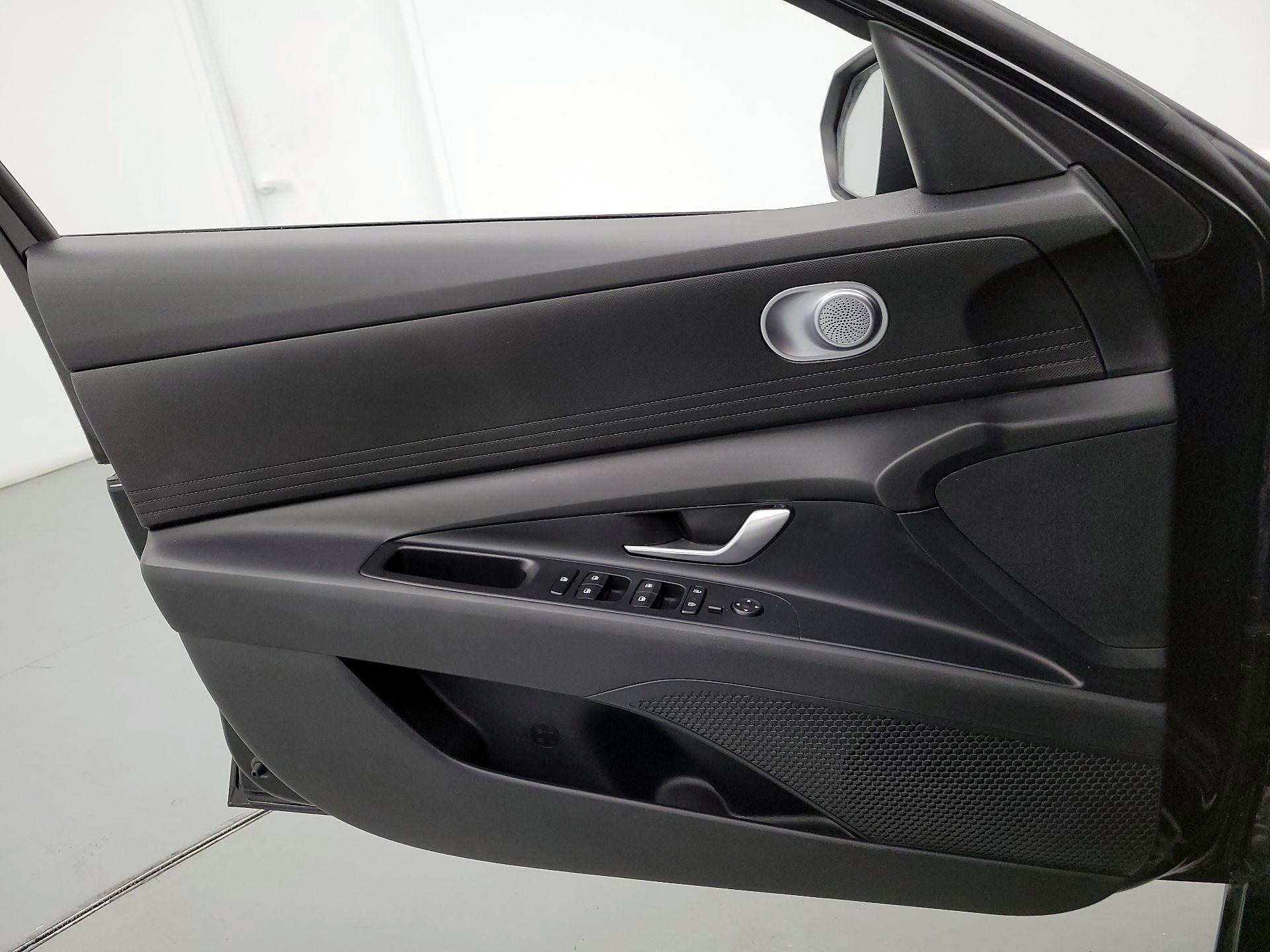 Thumbnail: 2023 Hyundai Elantra - 12