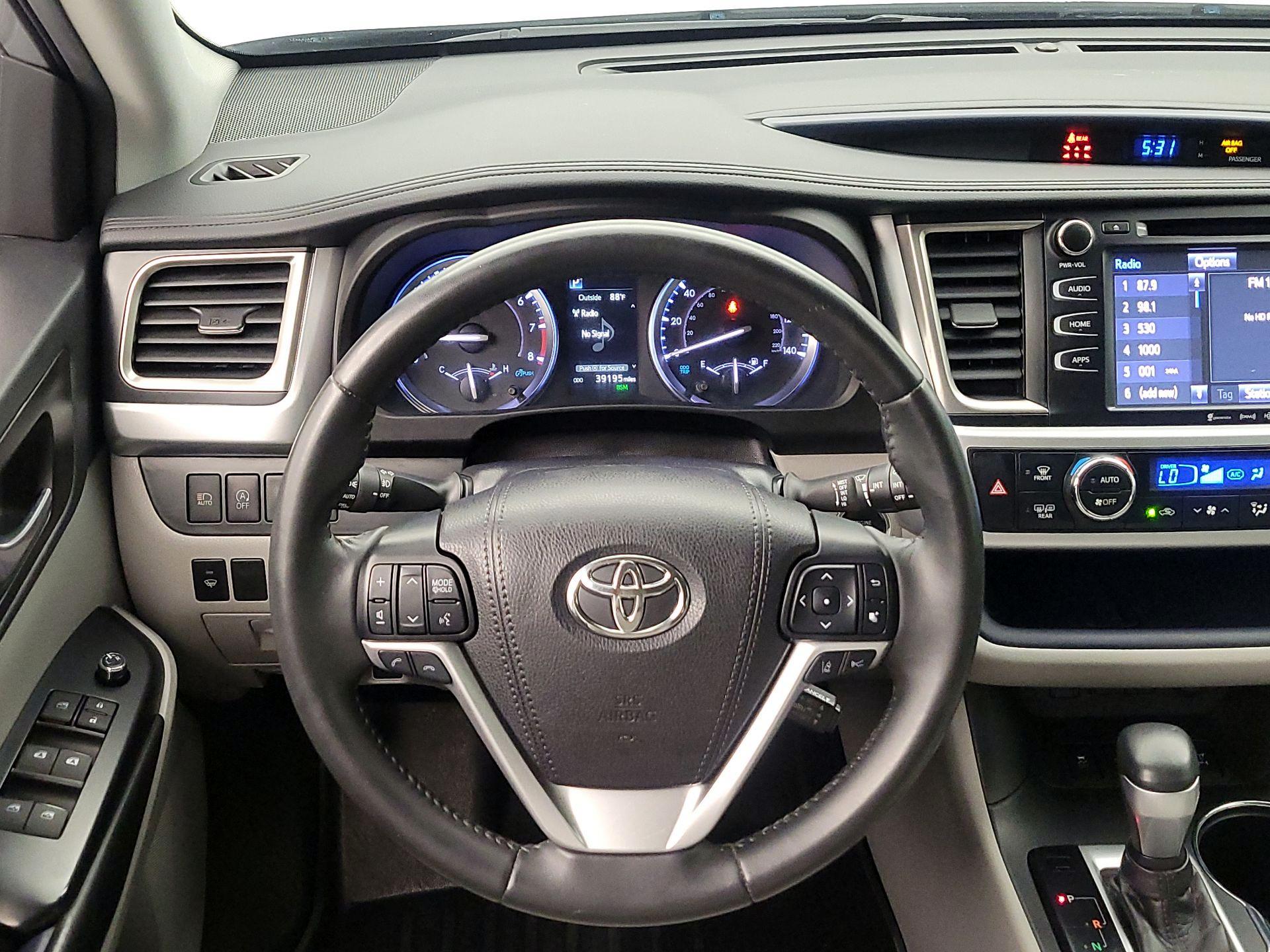 Thumbnail: 2019 Toyota Highlander - 10