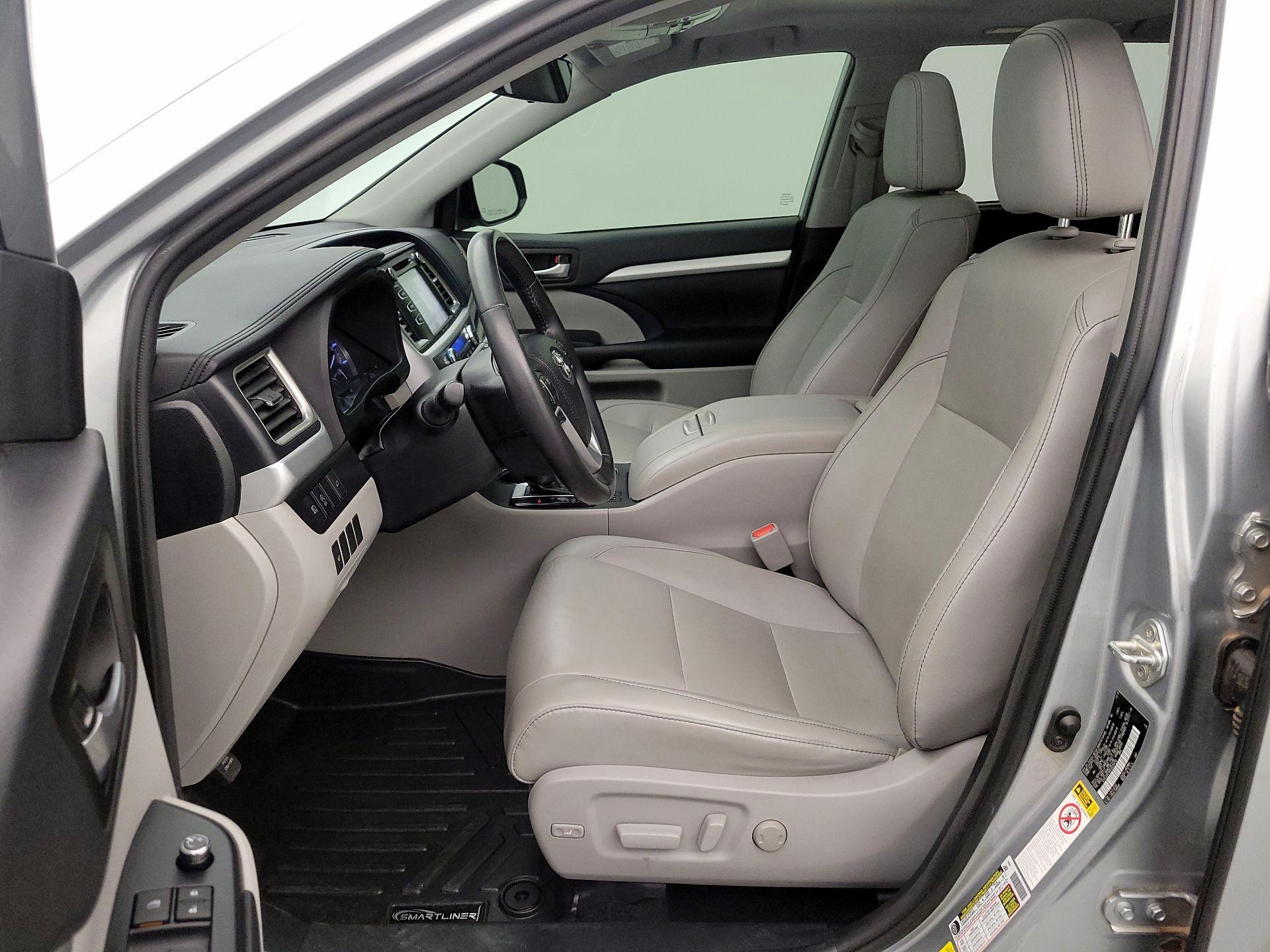 Thumbnail: 2019 Toyota Highlander - 11