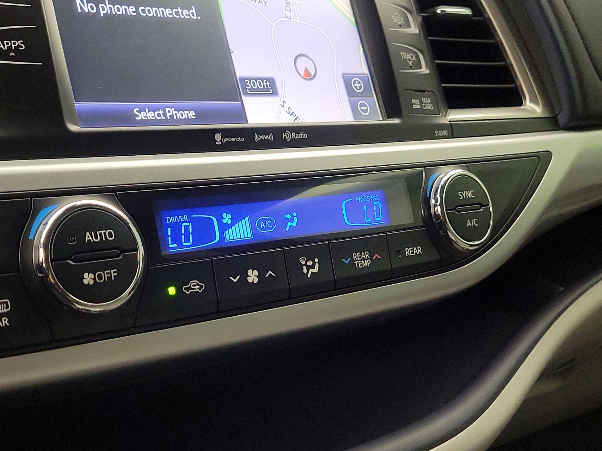 Thumbnail: 2019 Toyota Highlander - 17