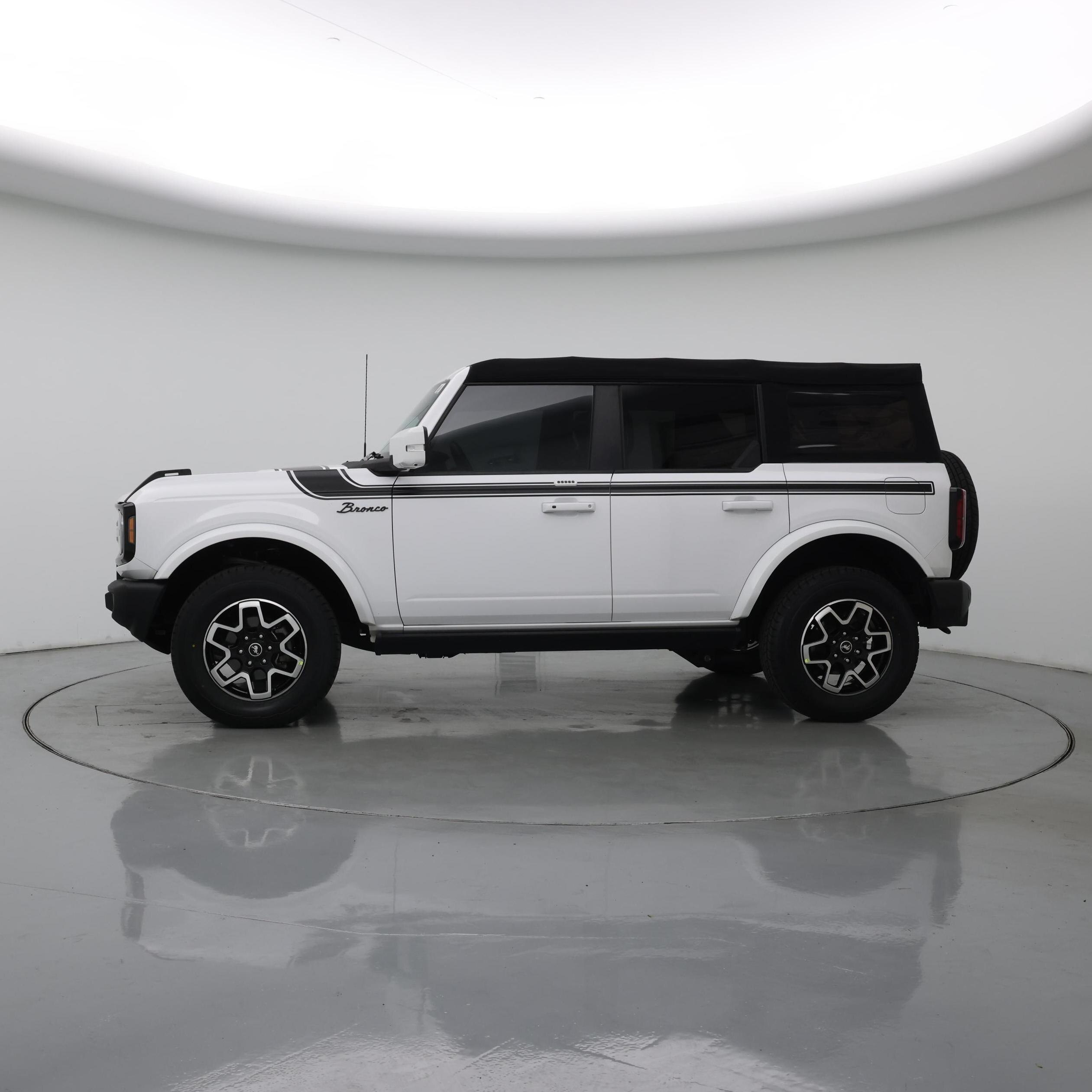 Thumbnail: 2022 Ford Bronco - 3