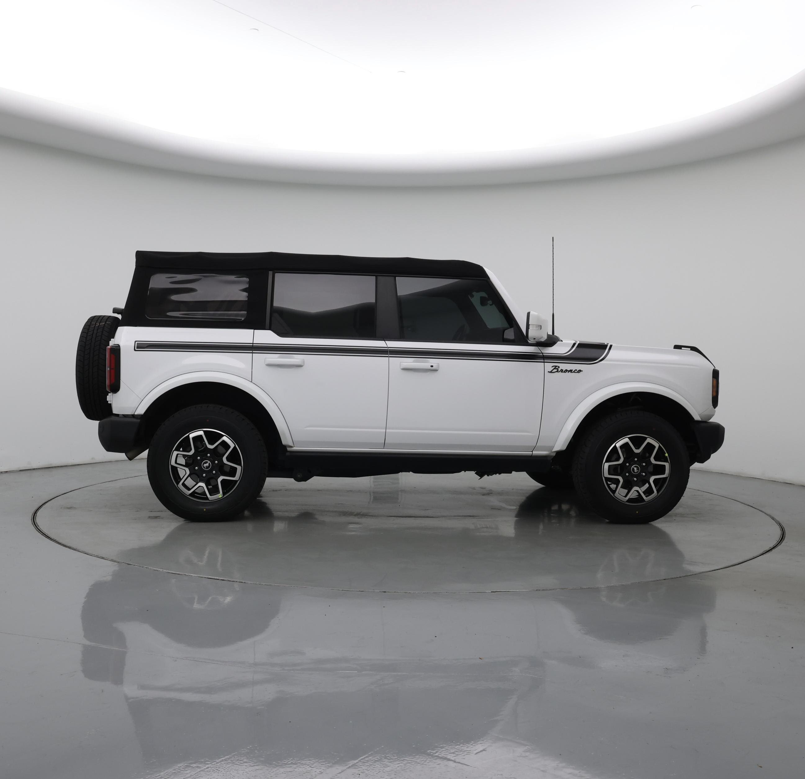 Thumbnail: 2022 Ford Bronco - 7