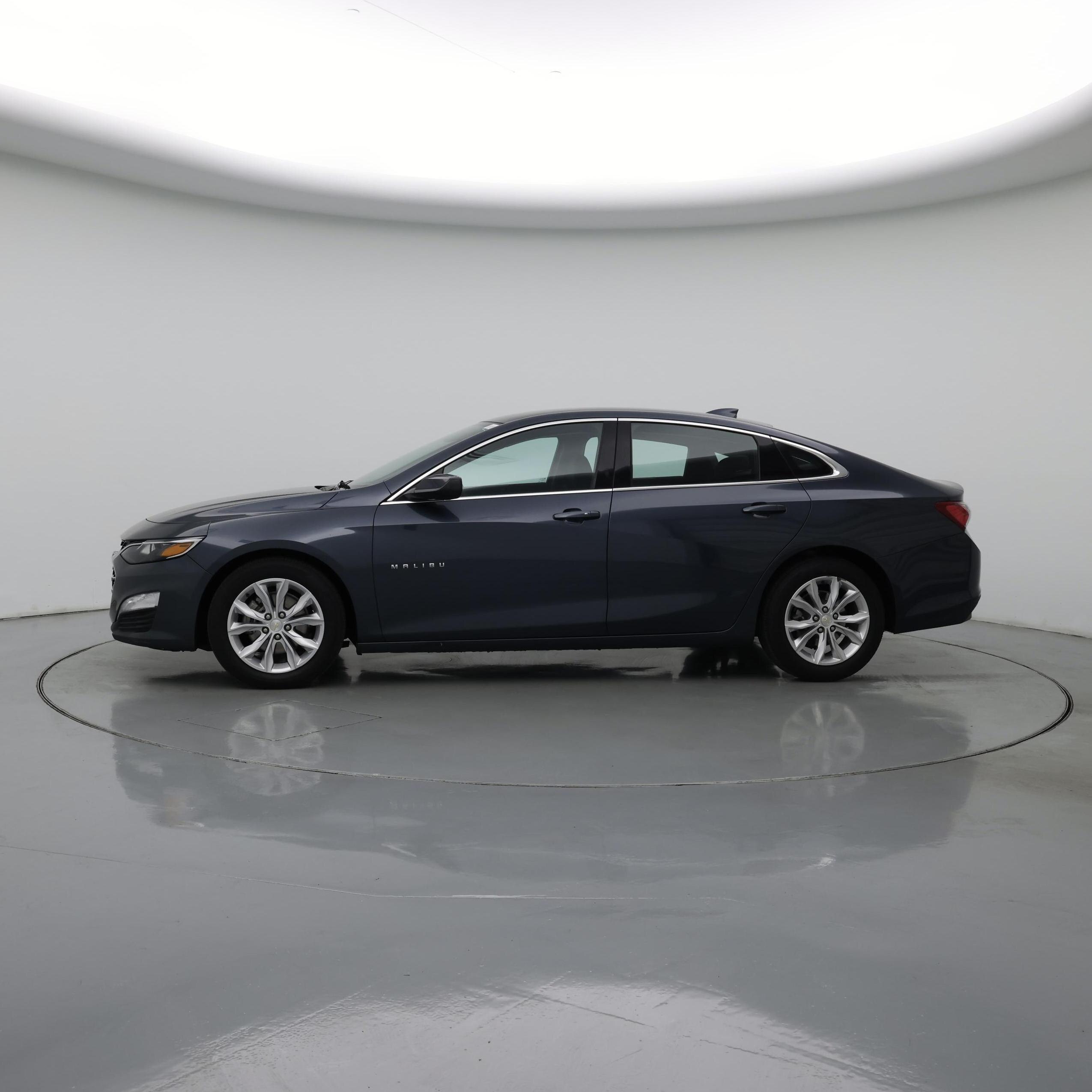 Thumbnail: 2020 Chevrolet Malibu - 3