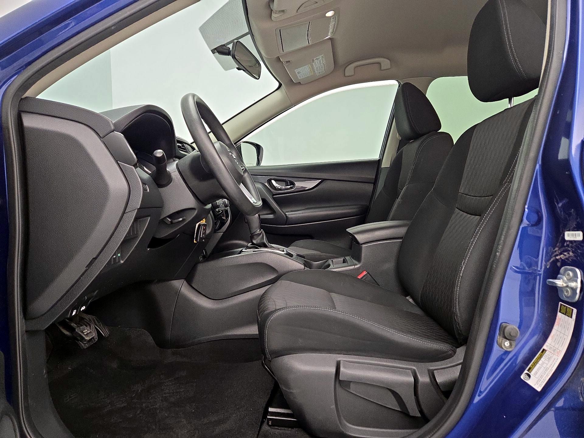 Thumbnail: 2017 Nissan Rogue - 9