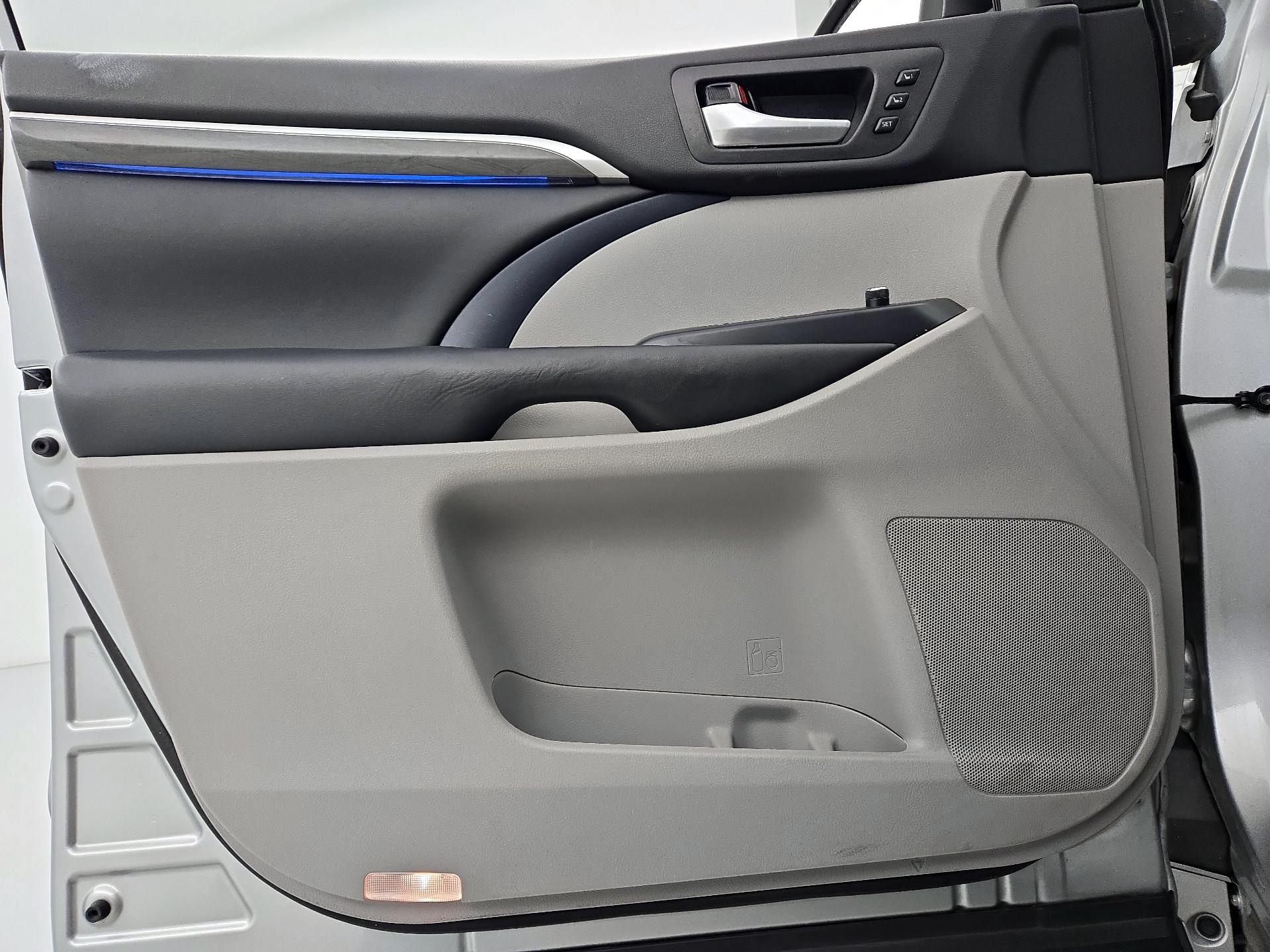 Thumbnail: 2018 Toyota Highlander - 10
