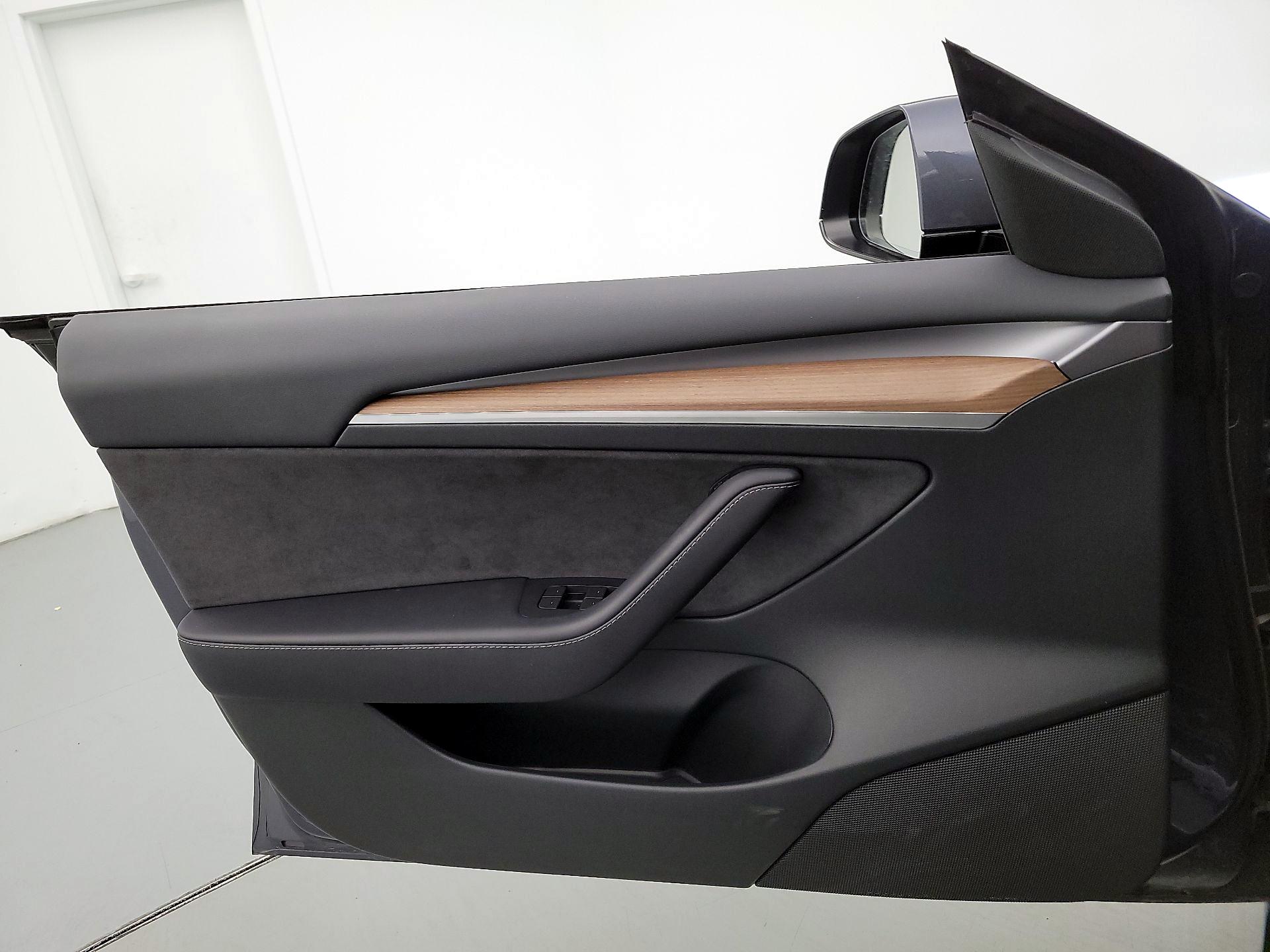 Thumbnail: 2023 Tesla Model 3 - 12