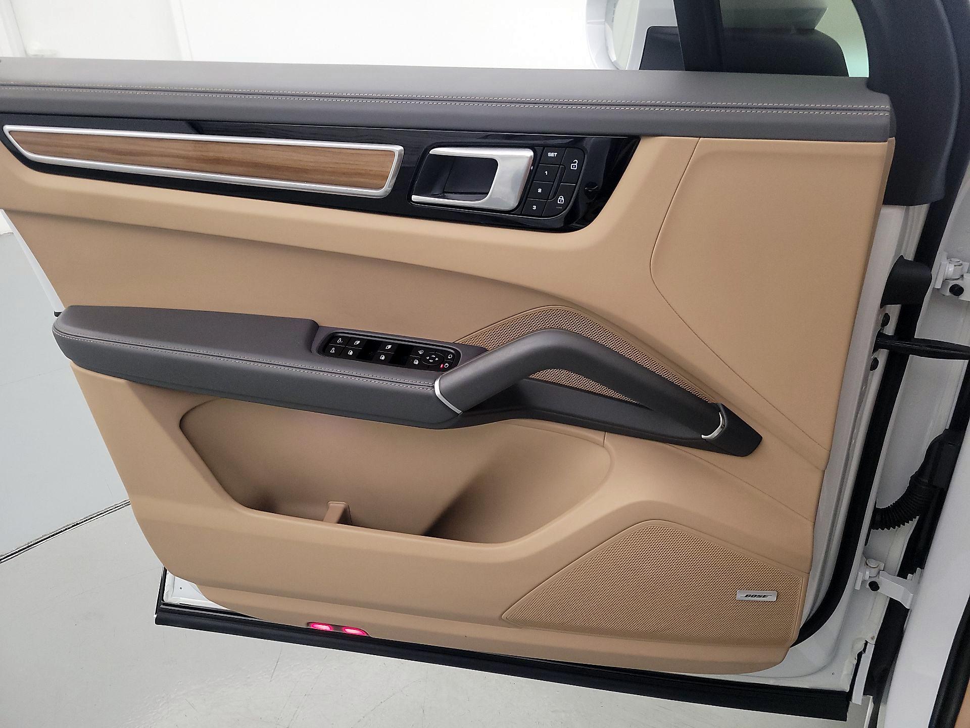 Thumbnail: 2022 Porsche Cayenne - 12