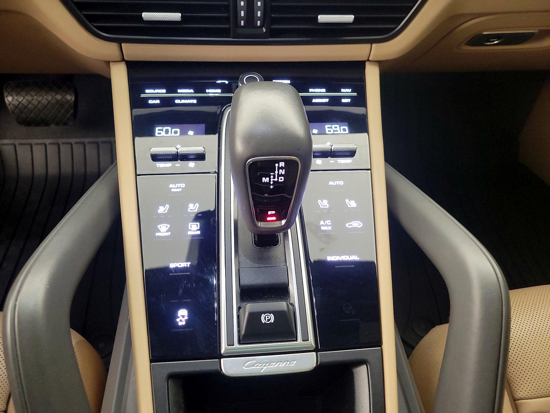 Thumbnail: 2022 Porsche Cayenne - 18