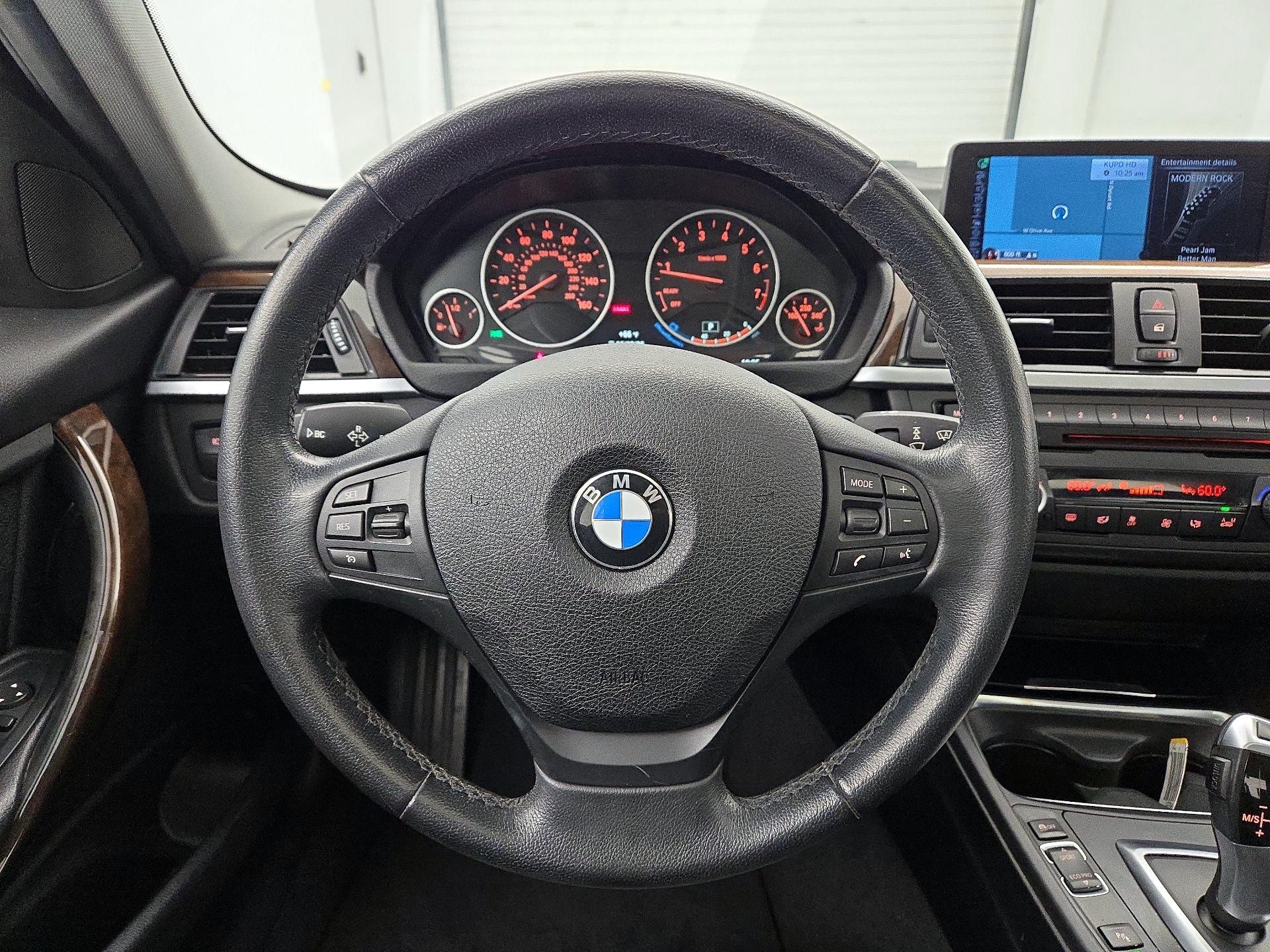 Thumbnail: 2015 BMW 3 Series - 10