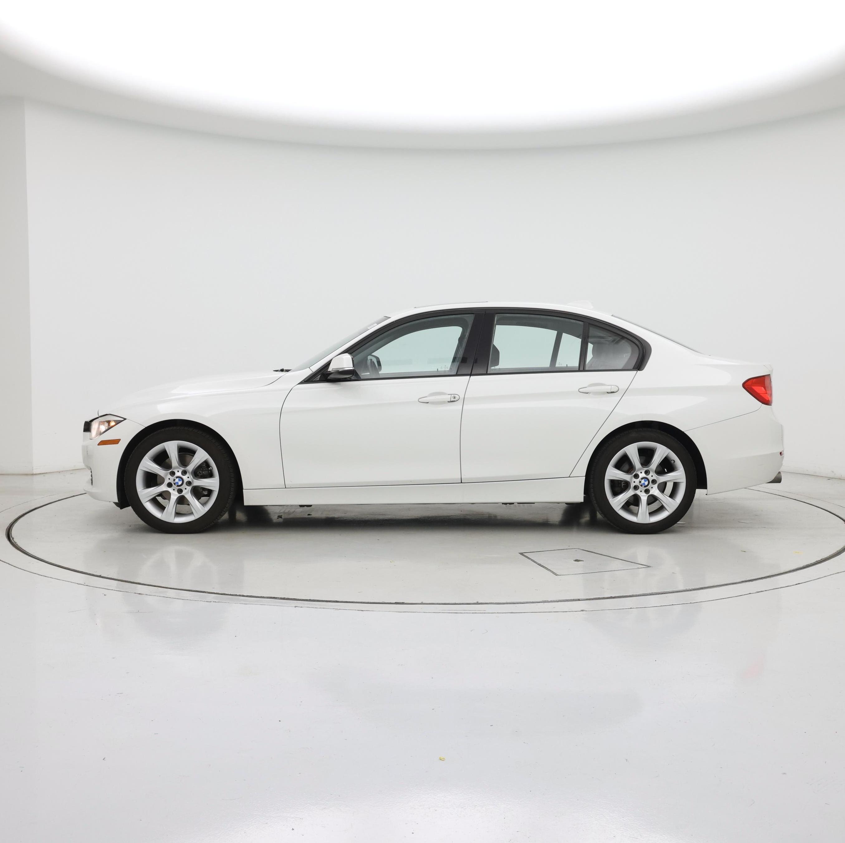 Thumbnail: 2015 BMW 3 Series - 3