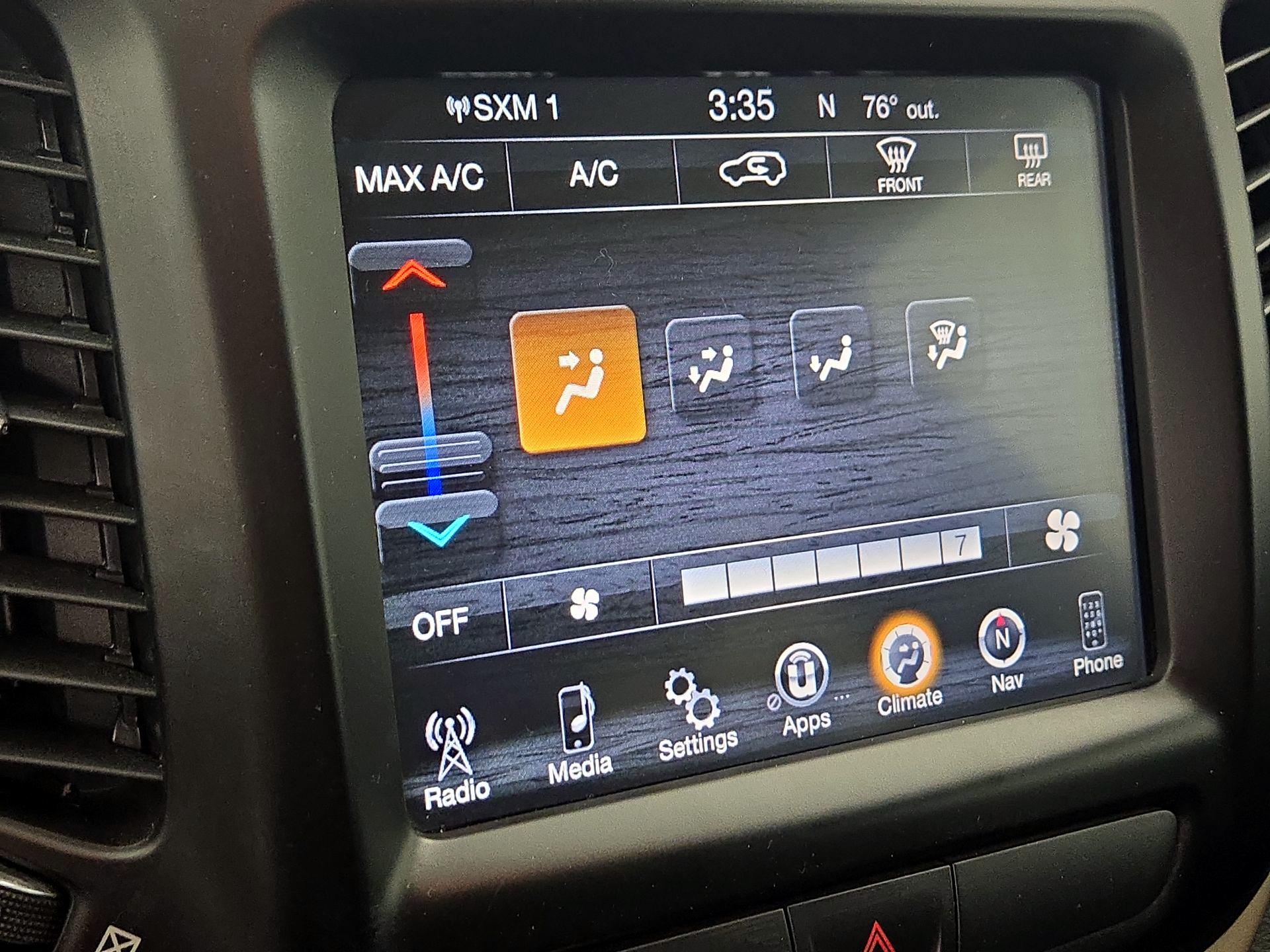 Thumbnail: 2015 Jeep Cherokee - 15