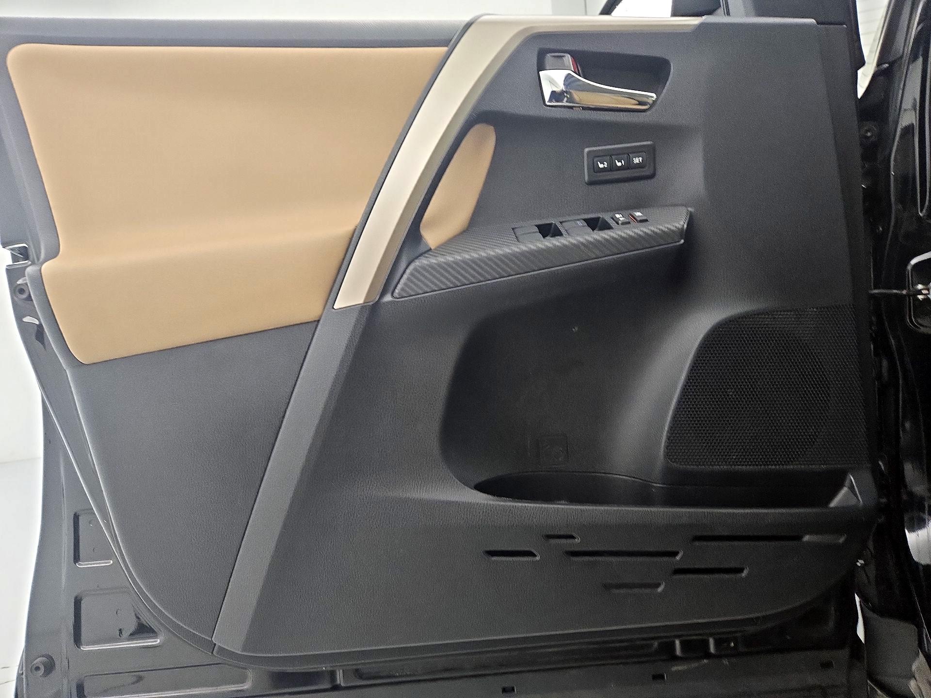Thumbnail: 2015 Toyota RAV4 - 10