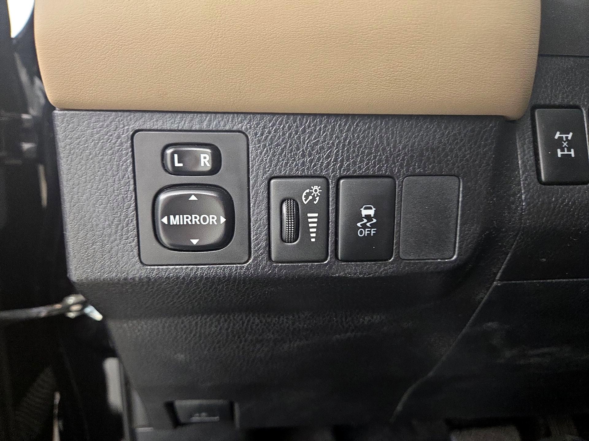 Thumbnail: 2015 Toyota RAV4 - 11
