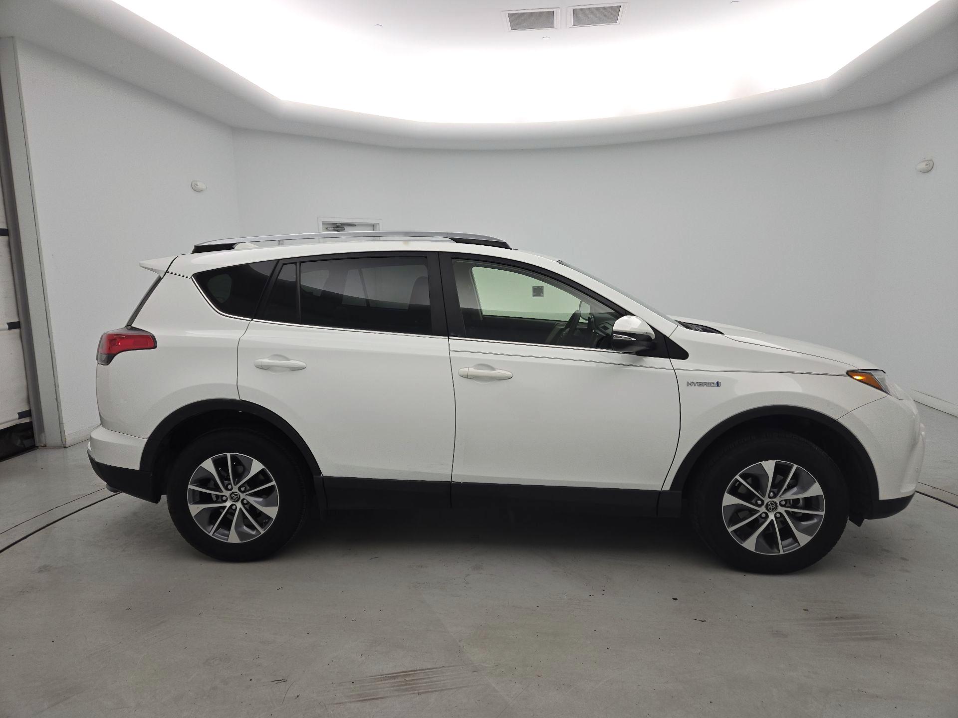 Thumbnail: 2018 Toyota RAV4 - 4