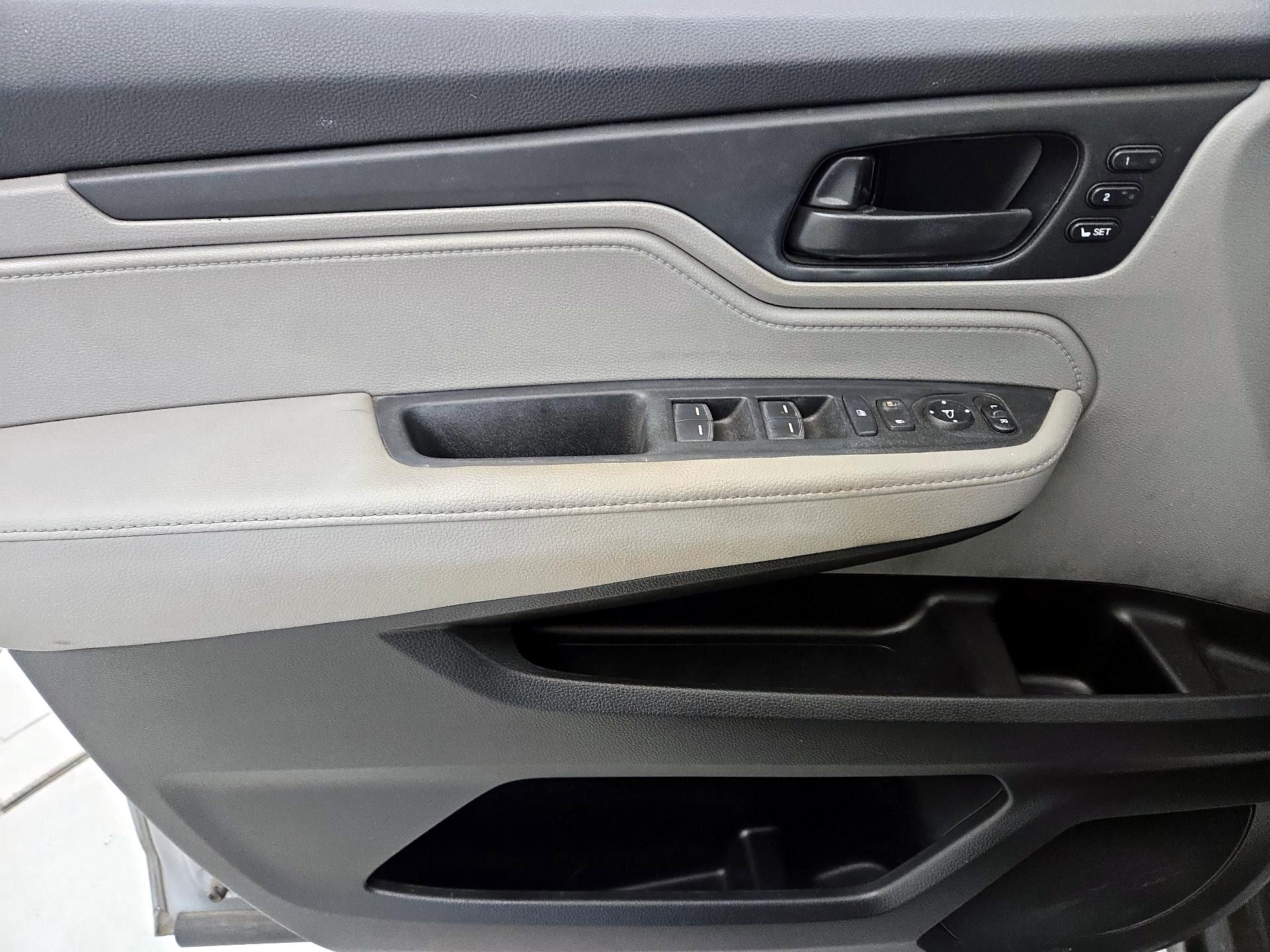 Thumbnail: 2019 Honda Odyssey - 12