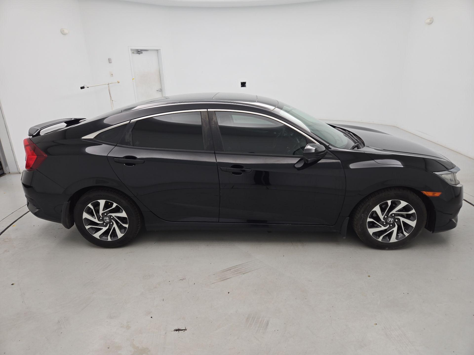 Thumbnail: 2016 Honda Civic - 4