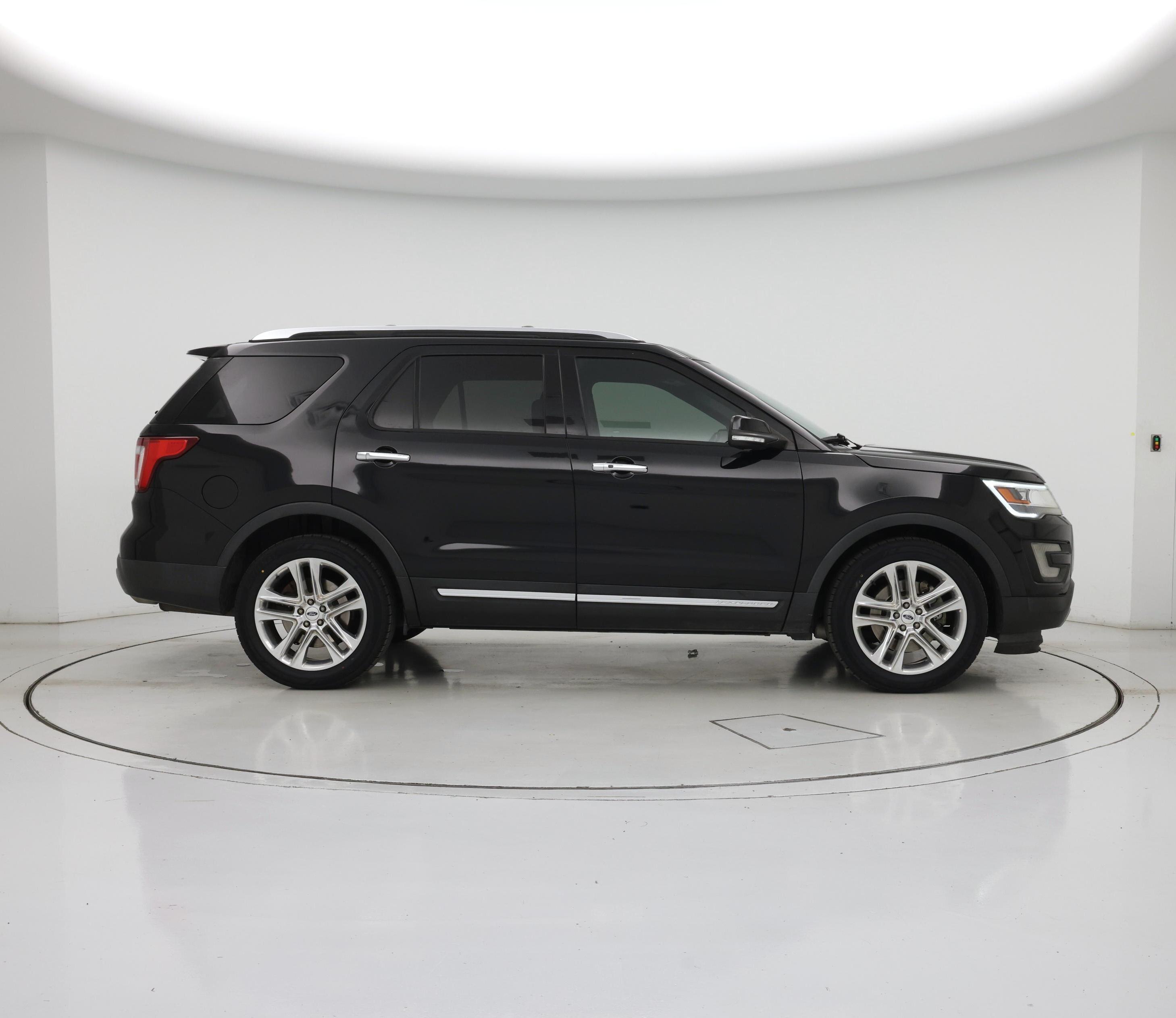 Thumbnail: 2017 Ford Explorer - 7
