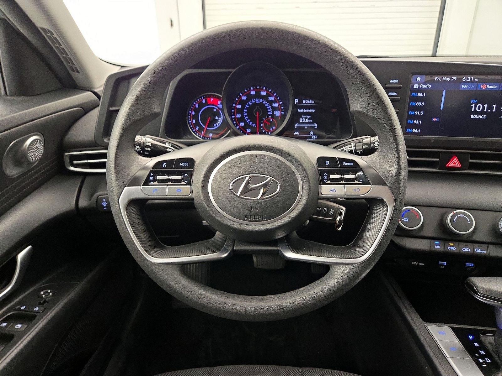 2021 Hyundai Elantra SE - Photo 11
