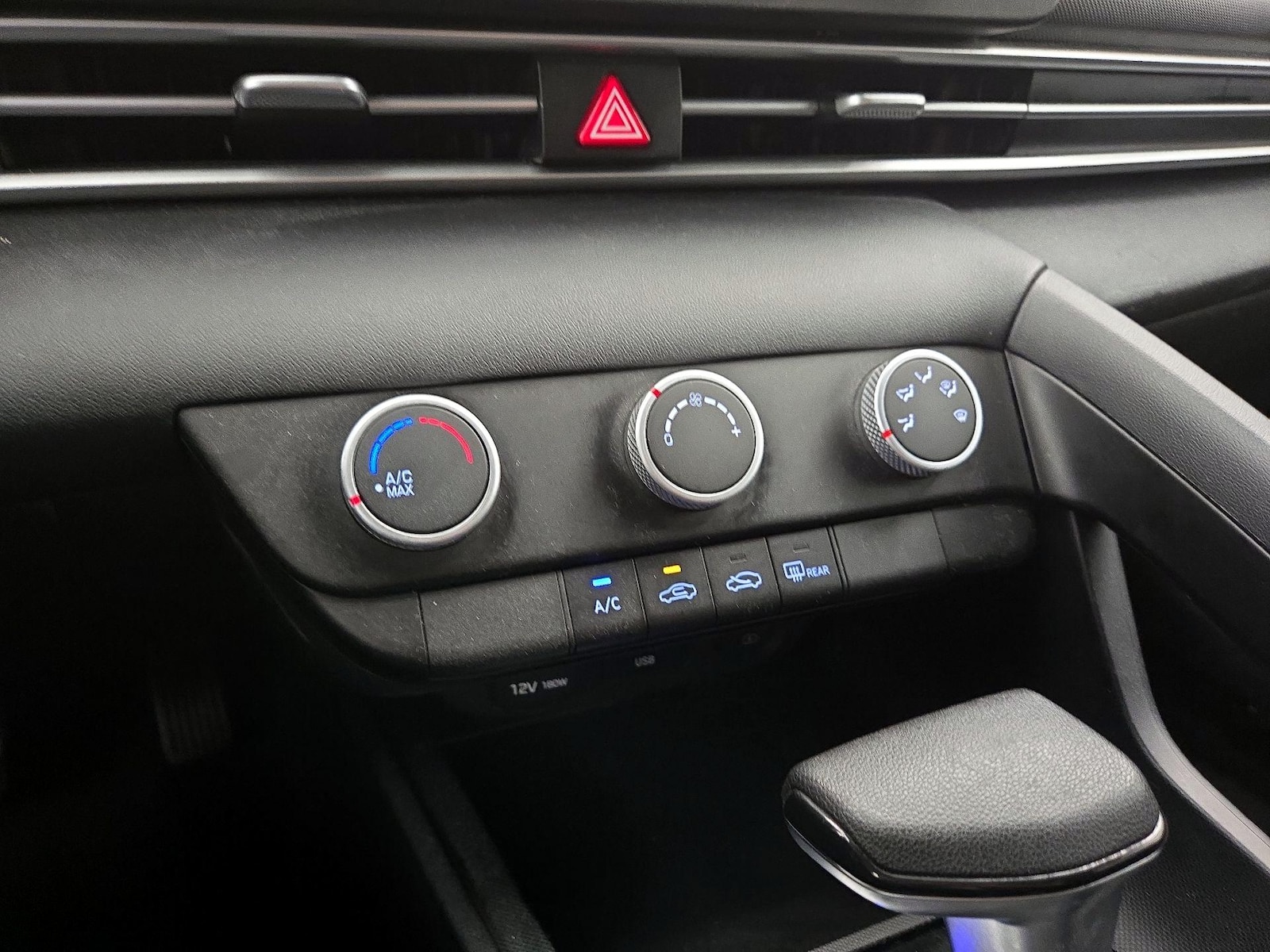 2021 Hyundai Elantra SE - Photo 16